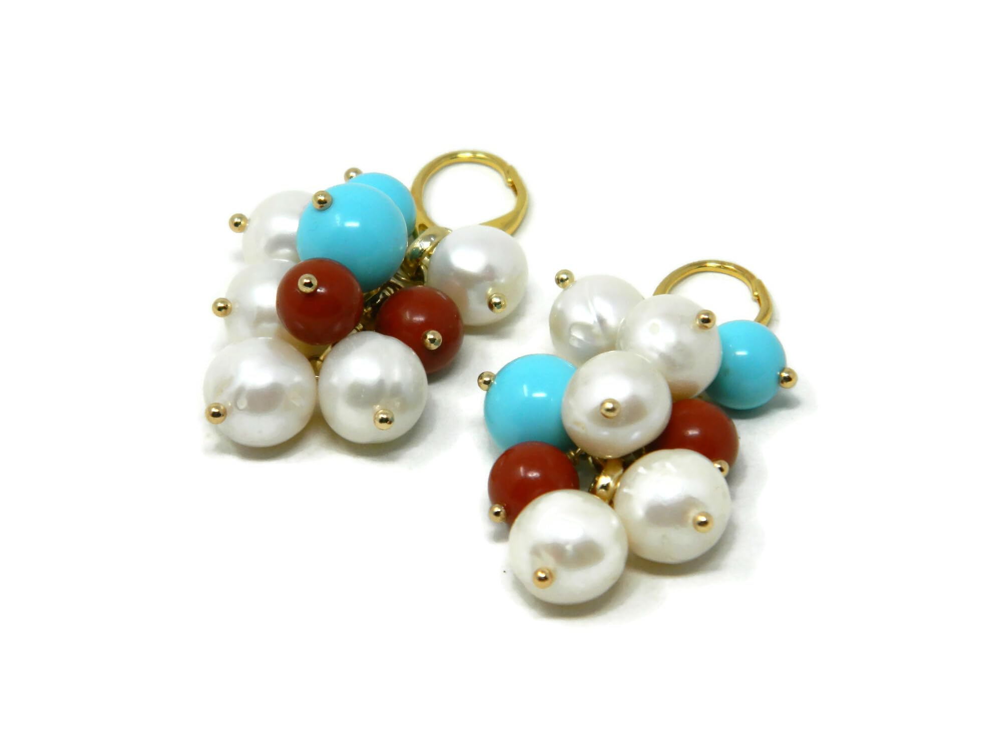 DodiGioielli Orecchini Pendenti a Grappolo con Perle di Fiume, Corallo e Turchese - Lunghezza 5 cm - Chiusura in Argento 925 Placcato Oro - Fatti a Mano in Italia
