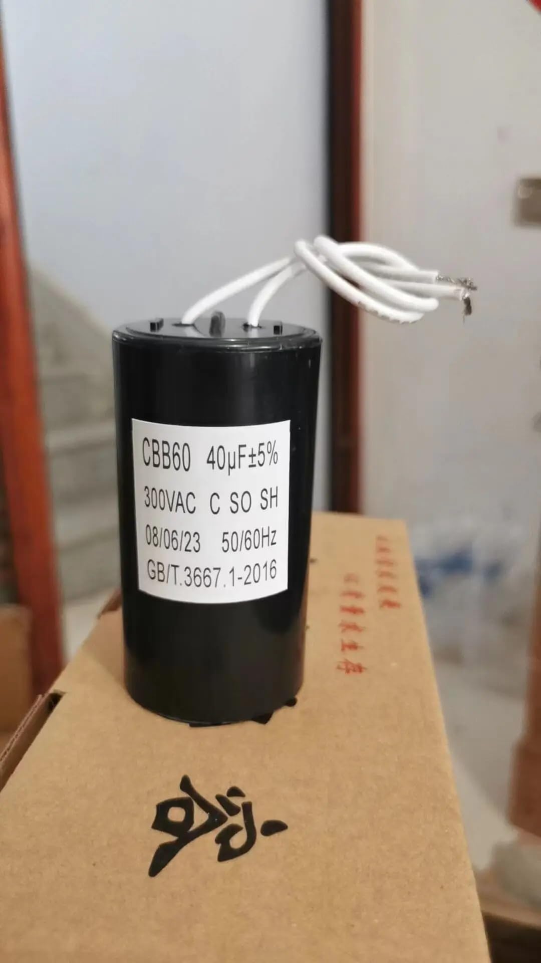 1pc CBB60 40uF 300V.AC 50/60Hz Capacitor 42 * 80mm