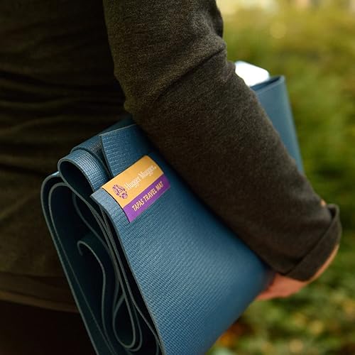 Miniatura 8 de Hugger Mugger Tapete de yoga de viaje de tapas, súper portátil y duradero, superficie adhesiva texturizada, se puede plegar o enrollar, plegable,