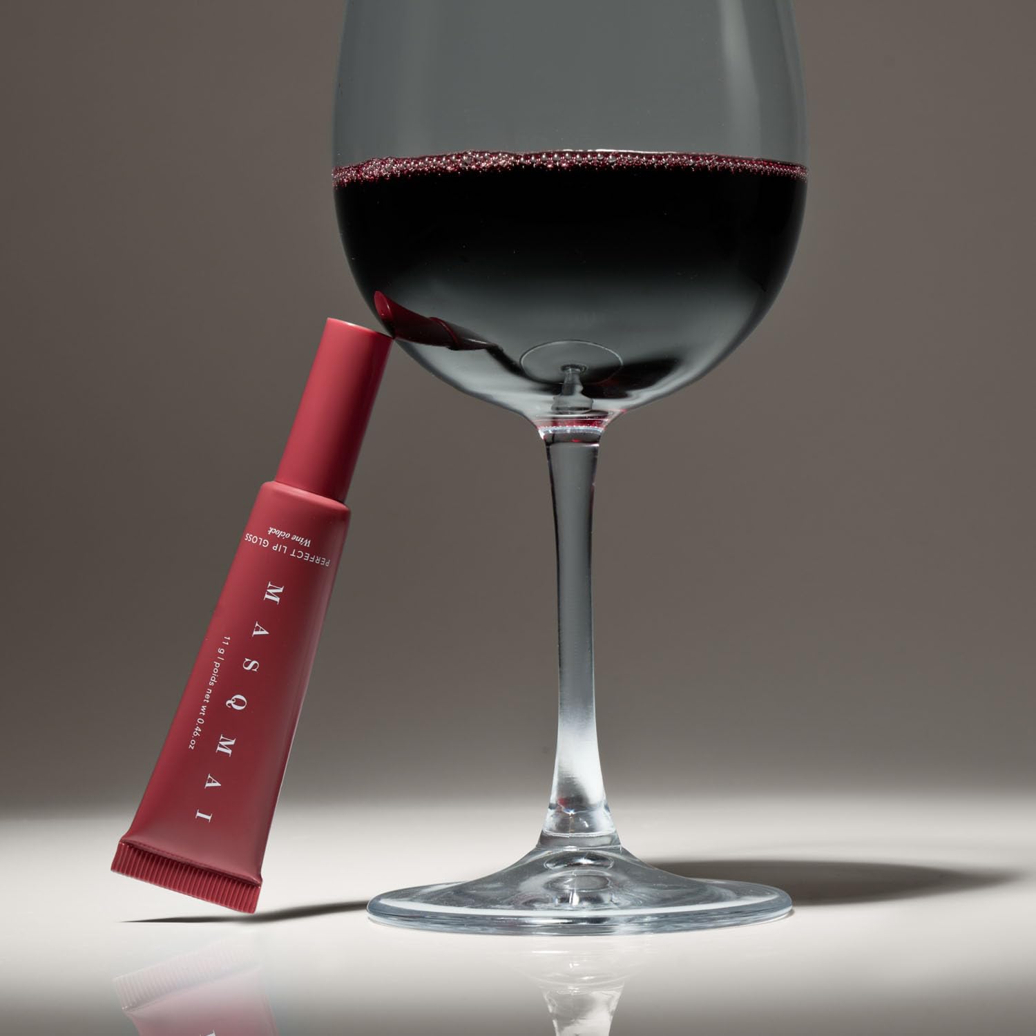 MASQMAI Perfect Lip Gloss, Brillo de Labios con Péptido Voluminizador, Granada, Tono: Wine O'Clock