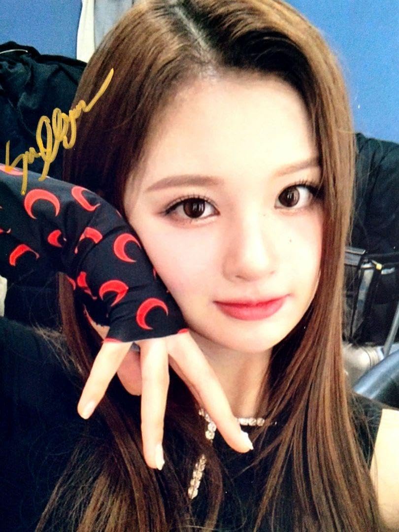 Amazon.co.jp: ソリュン直筆サイン入り2Lサイズ写真…Sullyoon…エン 