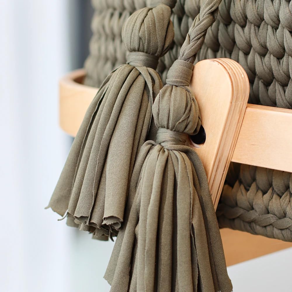 LIINI® Babywiege mit Moseskorb (Olive) – sanfte Wiegebewegung, handgehäkelt, nachhaltiges Holzgestell, inkl. Matratze & Täschchen – ab Geburt bis 9 kg – EN 1466:2023