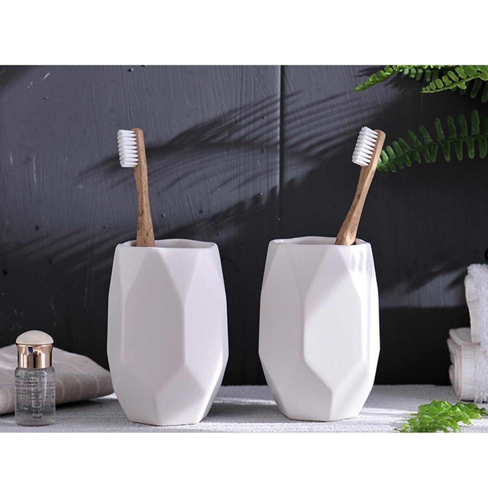 Set di accessori per il bagno Dispenser di sapone da 5 pezzi, organizer con portaspazzolino, bicchiere e piatto, decorazione costiera Arredamento per gli affittuari(White)