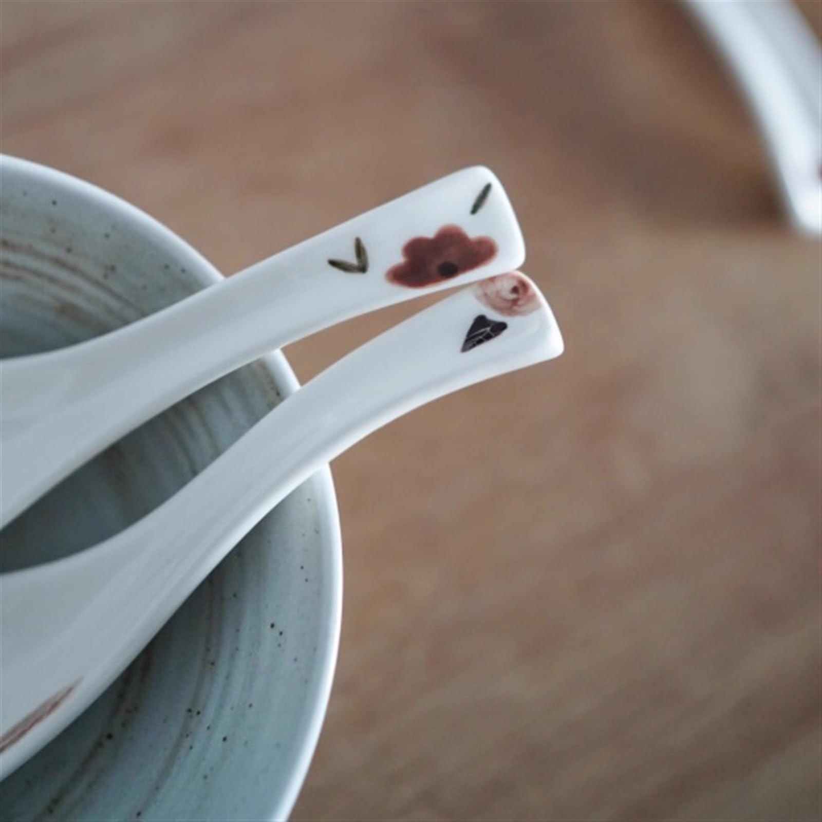 Cuillères à Soupe (Lot de 4) en céramique sous émail, Mignonnes, à Long Manche, en Porcelaine Blanche, cuillères à Riz japonaises et cuillères à Glace.(E)
