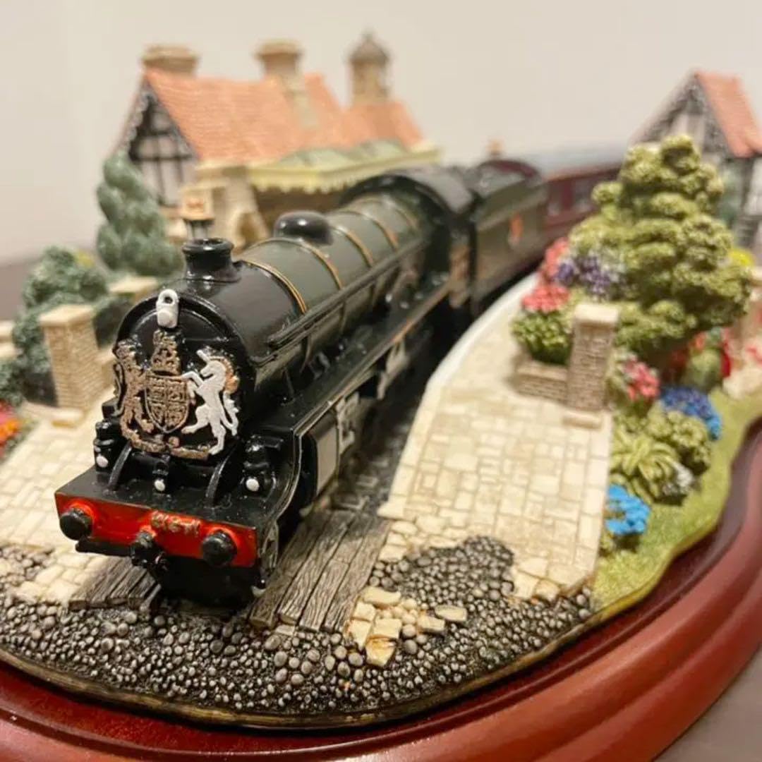 Amazon.co.jp: エリザベス女王Lilliput Lane THE ROYAL TRAIN : おもちゃ