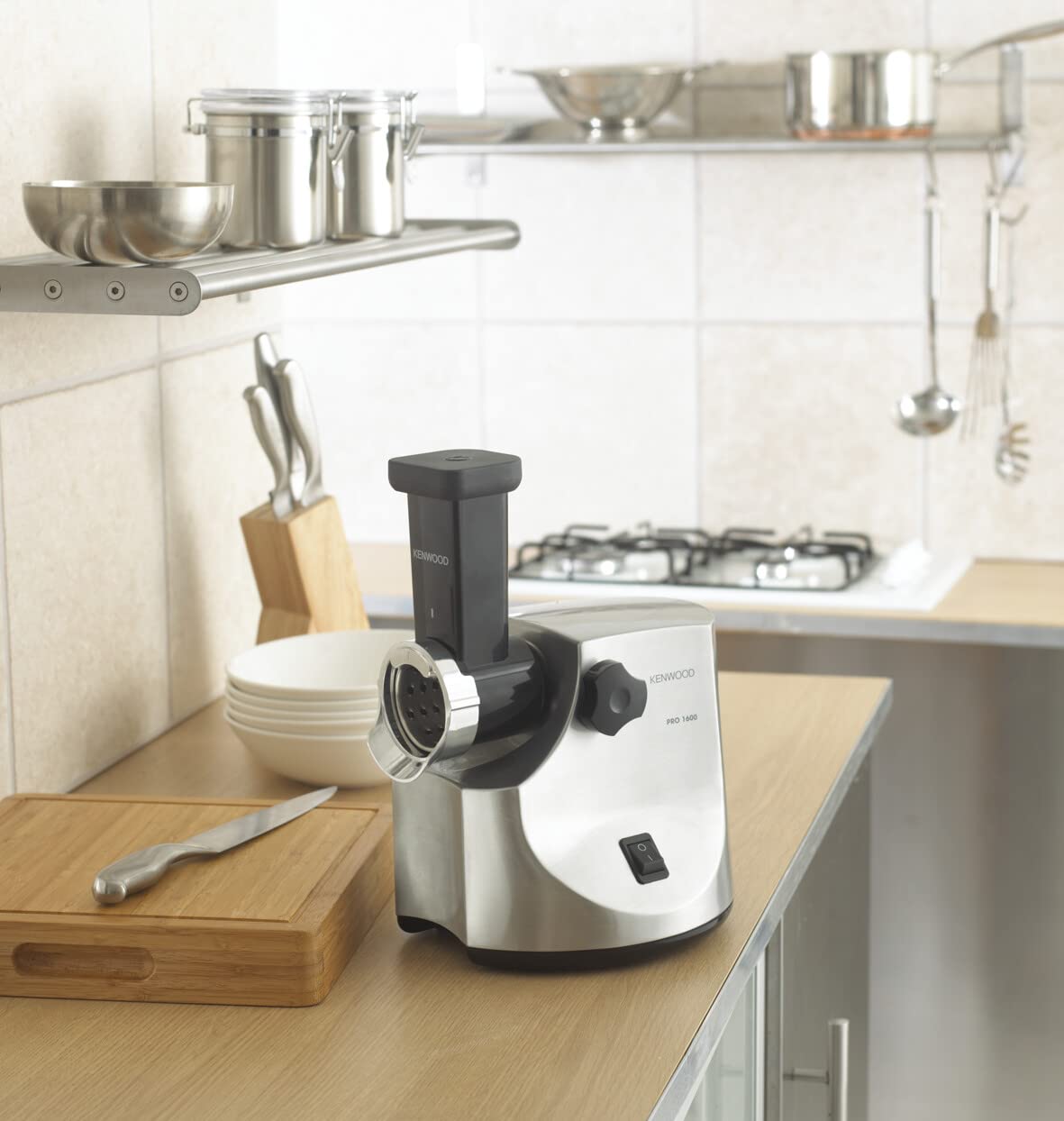 Kenwood MG516 tritacarne elettrico professionale, 3 dischi in dotazione accessorio grattuggia con 4 rulli, chiave per ghiera e pestello, produzione fino a 2kg al min, tramoggia in alluminio, metallo