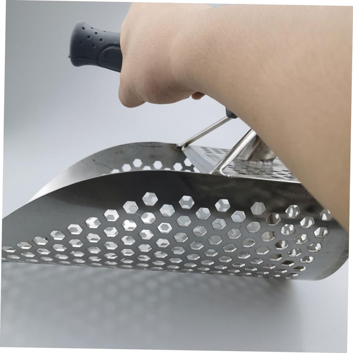 1Pc Stainless Steel Metal Shovel with Holes for Sand Sifting Durable Digging Tool for Beach and Underwater Treasure Hunting Random Handle Color