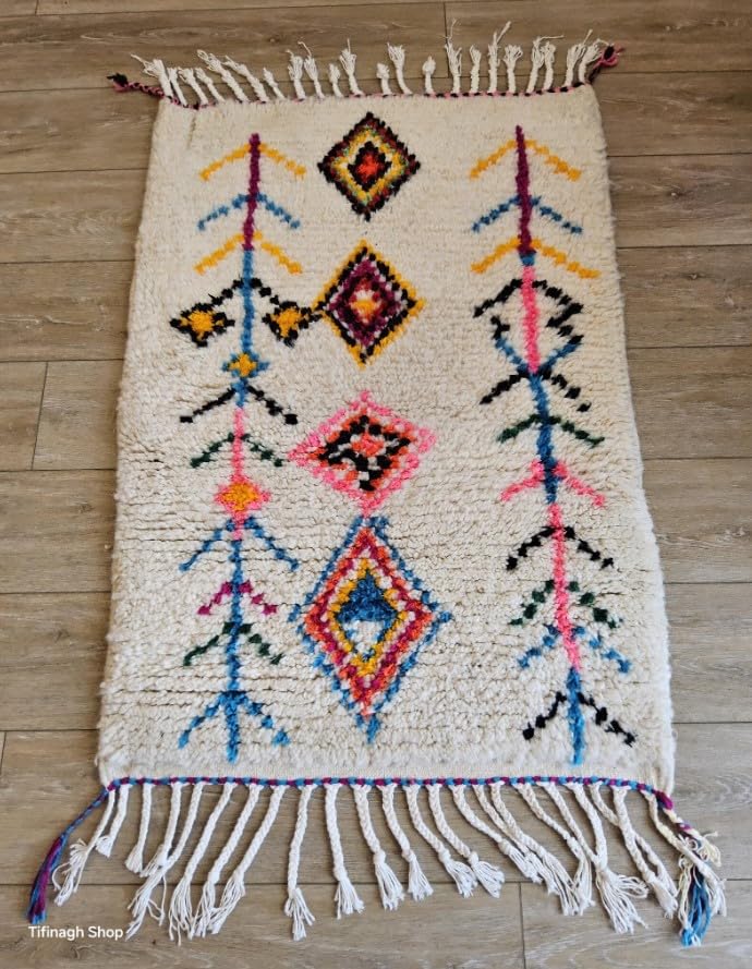 Générique Tifinagh Shop - Tapis berbère marocain Azilal 112 cm x 74 cm – Tapis Artisanal Fait Main – Laine Naturelle – Motifs Traditionnels – Pièce Unique
