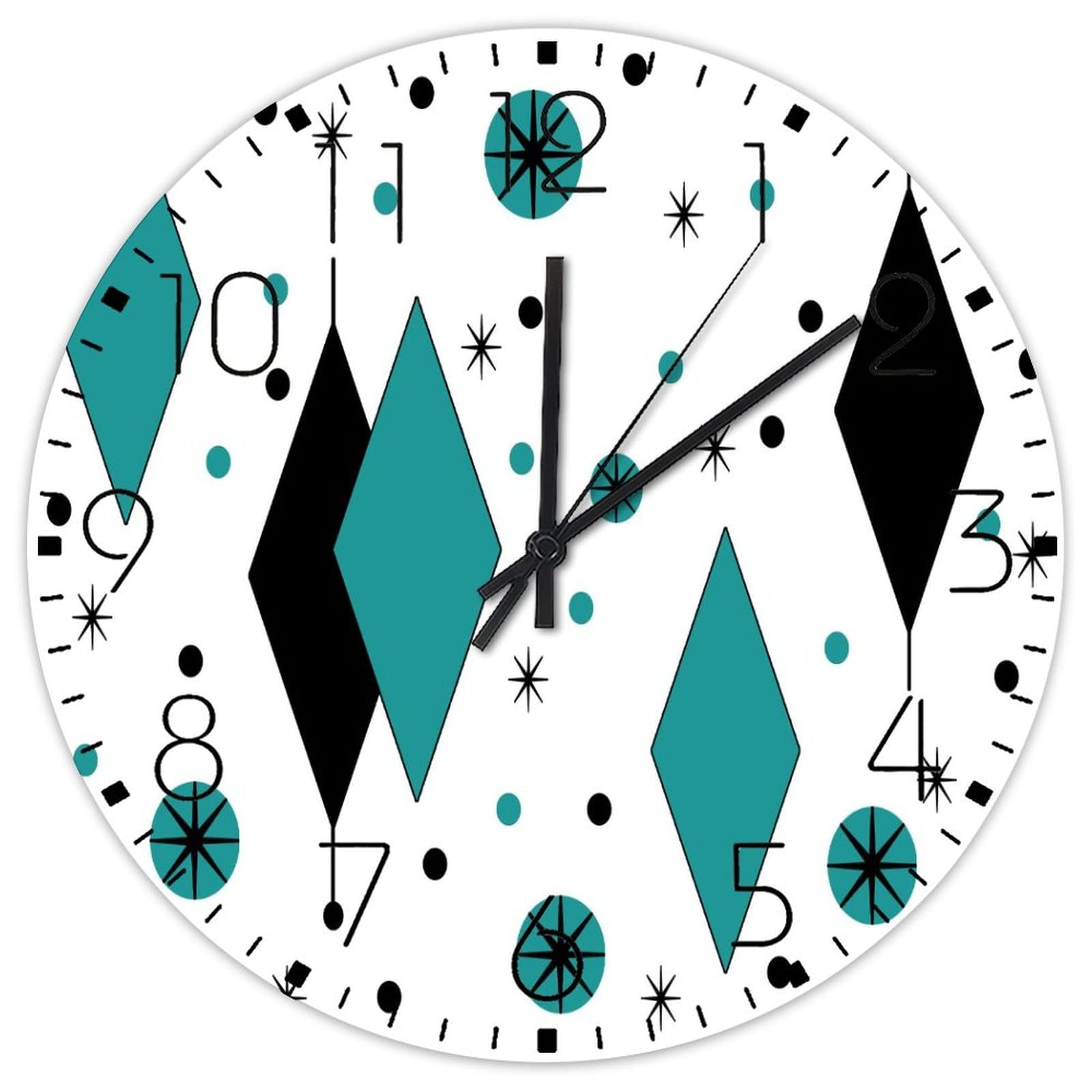 Décoration d'intérieur colorée avec cette horloge en bois épurée