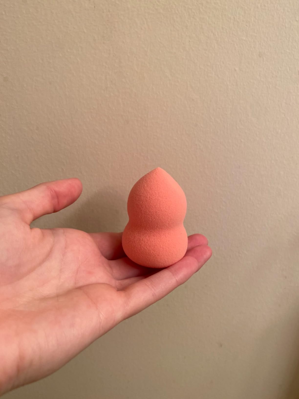 e.l.f. Blending Sponge, For Flawless Makeup Application, Creates A Full-Coverage Base, Great For Concealer, Foundation & more, Vegan & Cruelty-Free