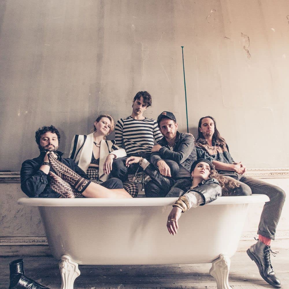 Holy Moly & The Crackers