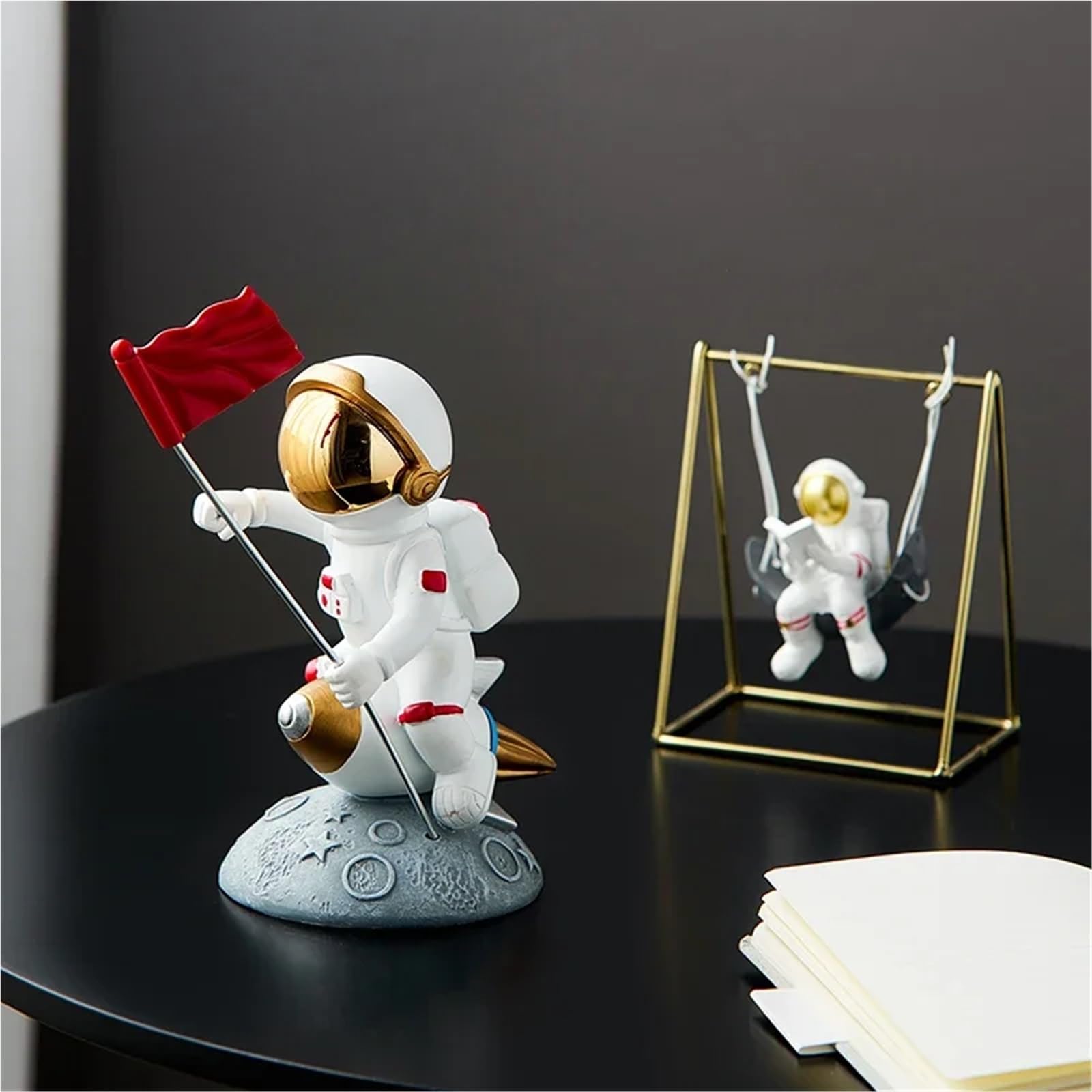 Figura de astronauta de resina de estilo moderno, estatua de astronauta, escultura de hombre espacial, modelo de decoración para el hogar, escritorio, para niños, interesante