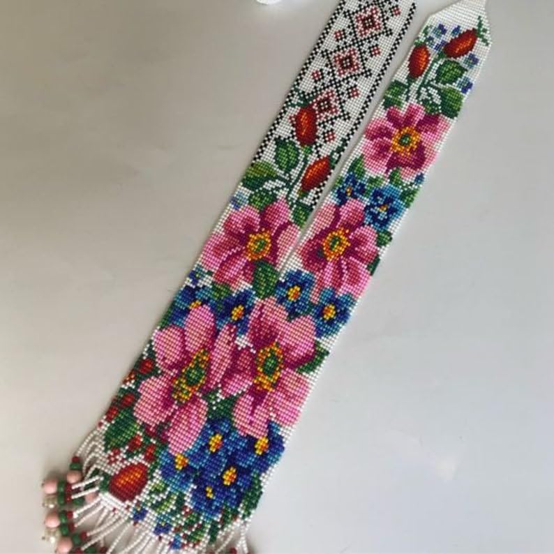 Collier ukrainien Gerdan à fleurs en perles de rocaille bijou traditionnel multicolore