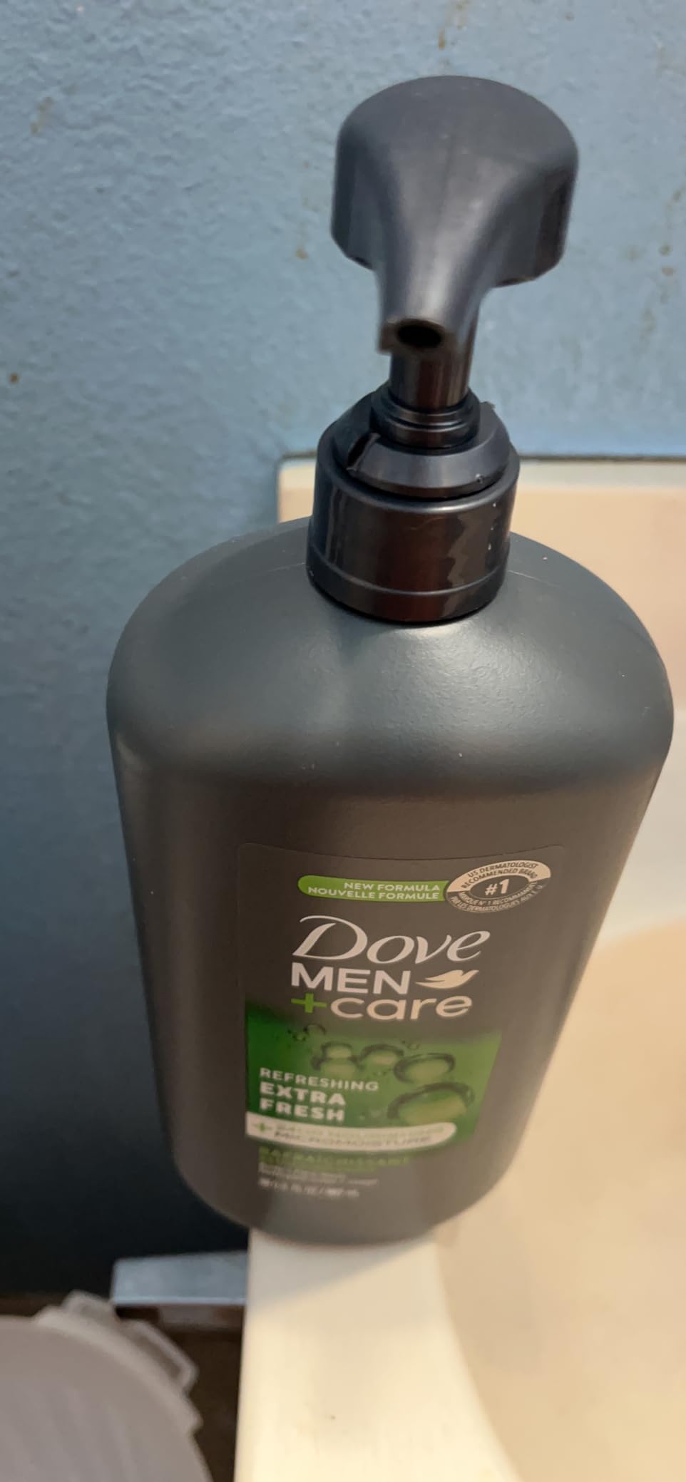 Unilever Dove Men+Care Body Wash with Pump for Men's Skin Care Extra Fresh Body Wash that Effectively Washes Away Bacteria While Nourishing Your Skin 23.5 oz