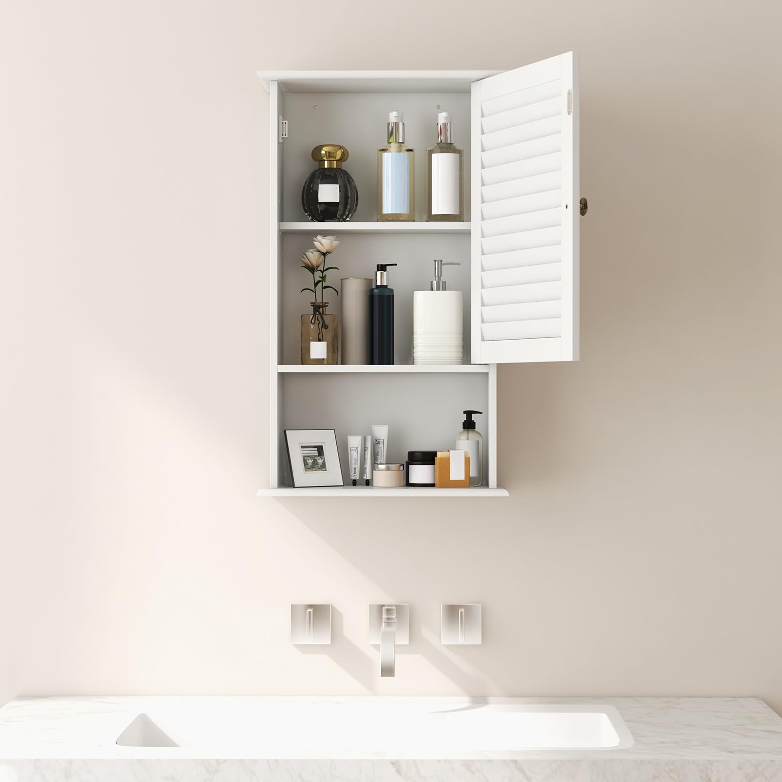 GIANTEX Armoire de Salle de Bain Murale avec Une Porte, 2 étagères réglables et Compartiment Ouvert, Armoire en Bois à 3 Niveaux, Meuble Polyvalent pour la Salle de Bain, Cuisine, entrée (Blanc)