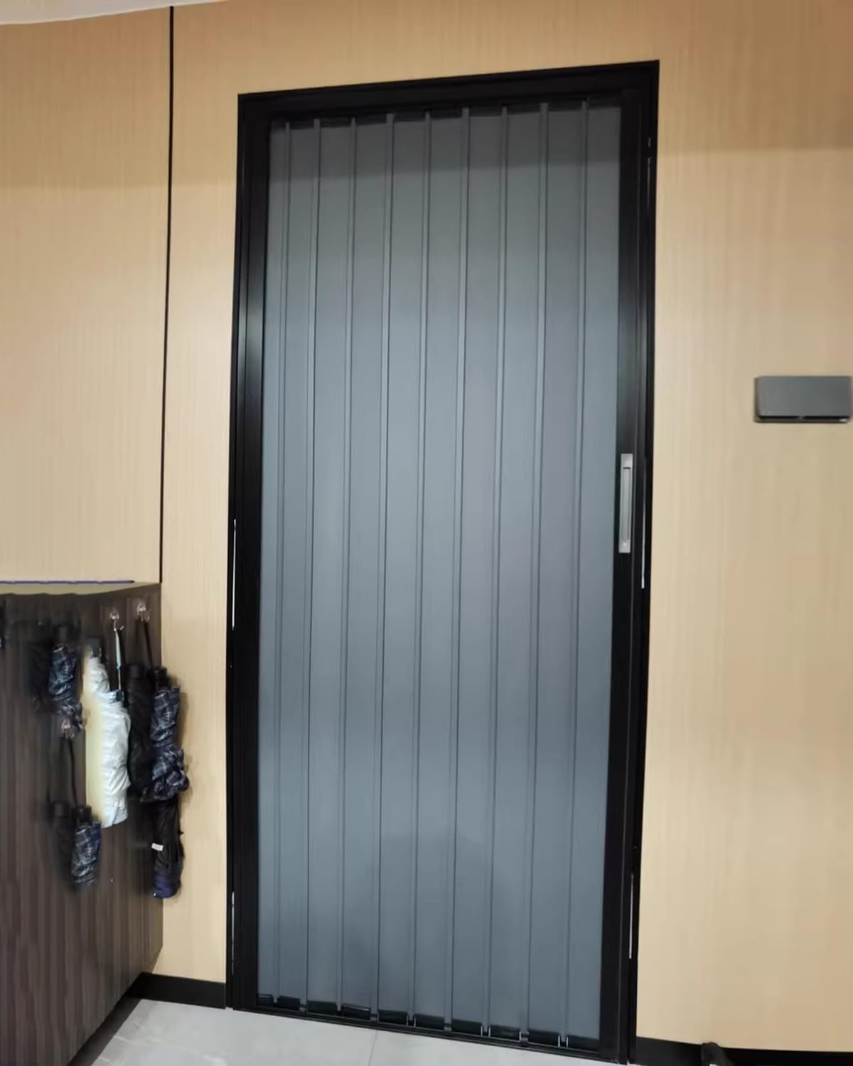 Porte coulissante en aluminium pour résoudre le manque d'espace