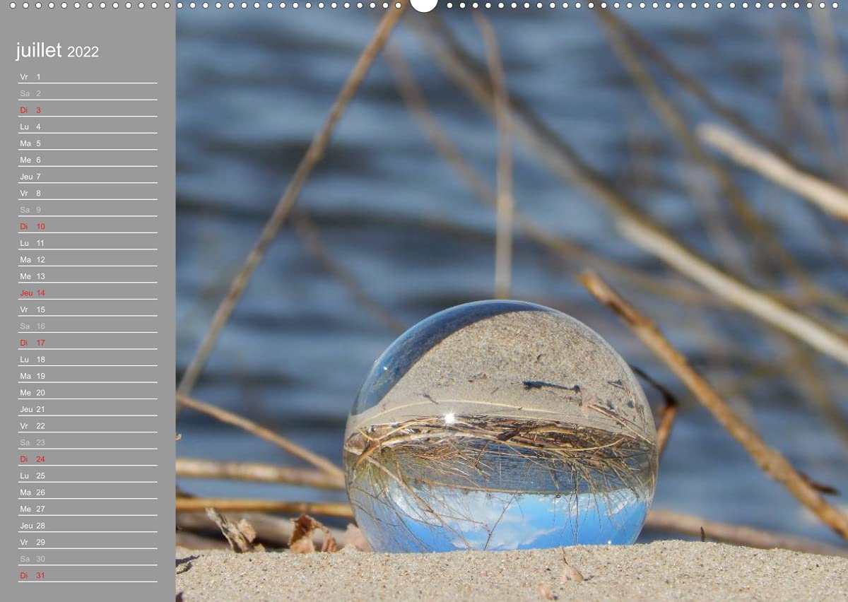 Hommage à la boule de verre (Premium, hochwertiger DIN A2 Wandkalender 2022, Kunstdruck in Hochglanz): Le monde est rond comme une boule de verre. (Calendrier anniversaire, 14 Pages )