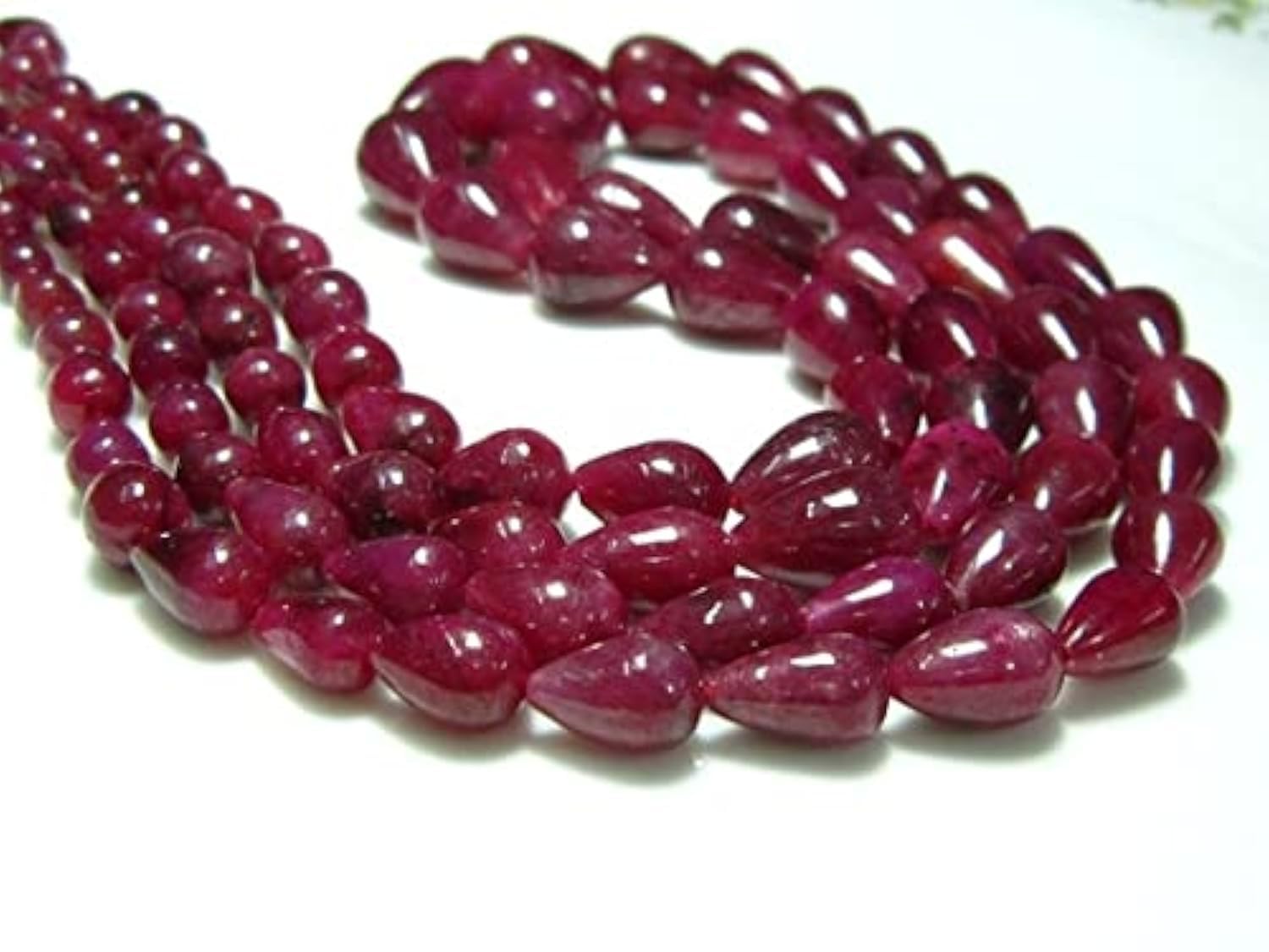 Perles de rubis naturel en fil de 7 pouces, gouttes lisses centre drill pour joaillerie DIY