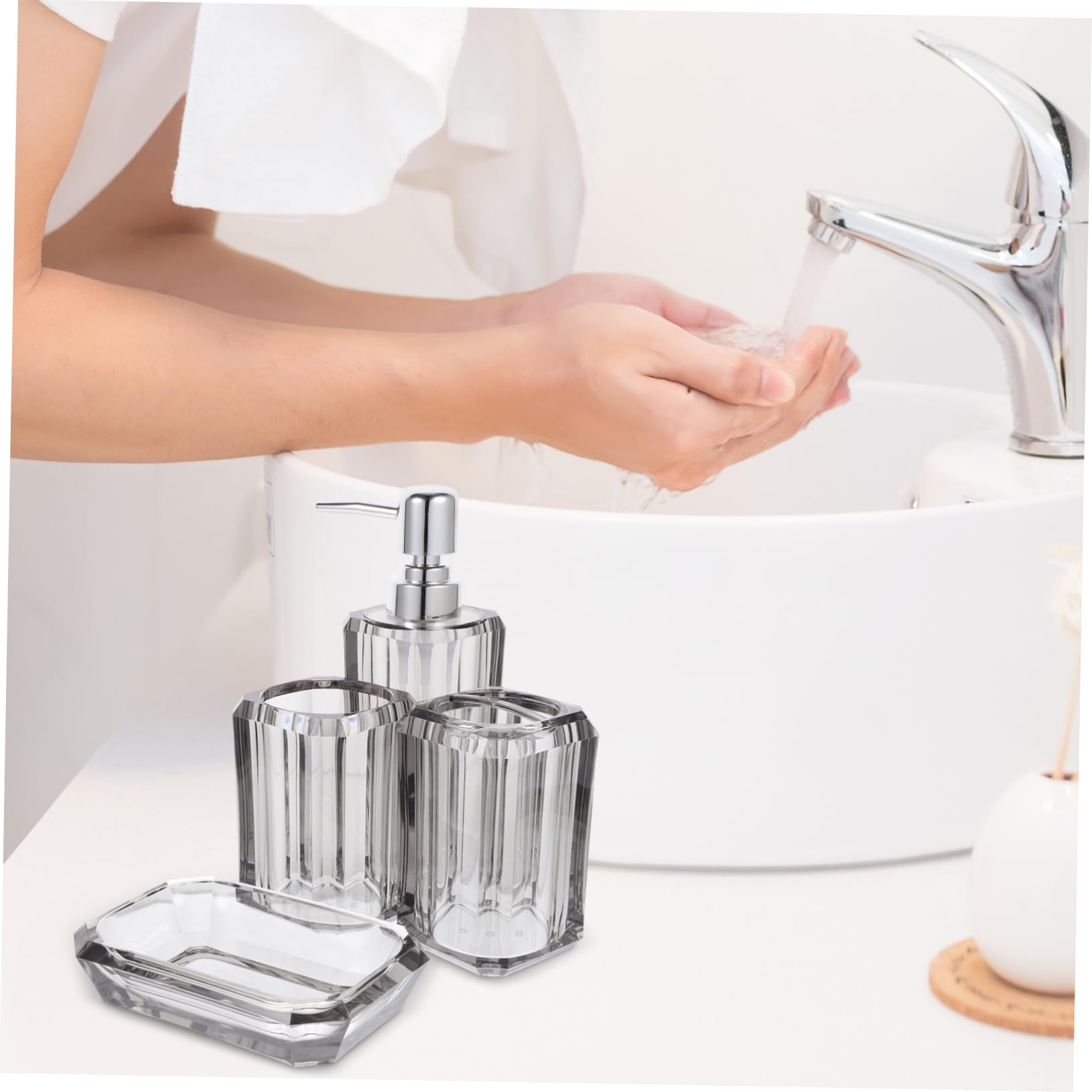 Juego de Baño en Acrílico y Acero Inoxidable de 4 Piezas