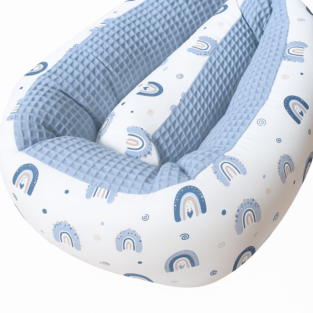Schlangenmanufaktur® Kuschelschlange Blau mit Regenbögen und Wolken – Stillkissen & Lagerungskissen – Handgefertigt in Bayern aus Öko-Tex® Baumwolle – Babyzimmer & Wickeltisch Zubehör (400x13cm)