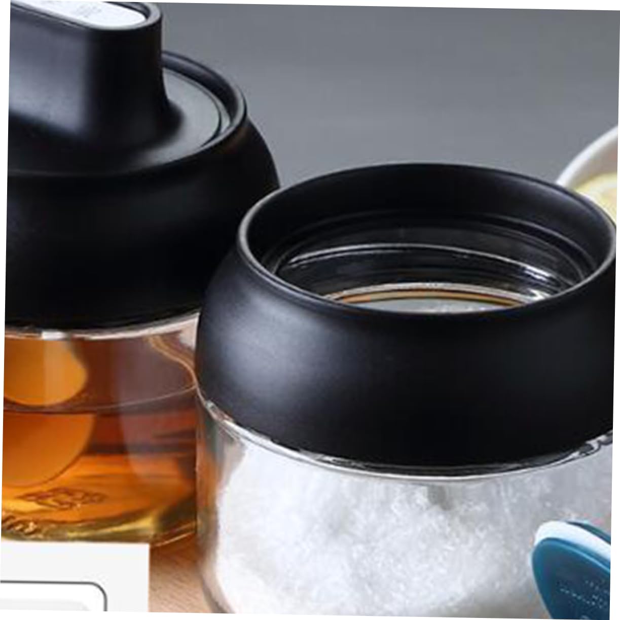 LALADEFIEE 2pcs Sealed Glass Seasoning Jars Elegant Condiment Pots for Home Restaurant Use Space Saving Design for Easy Access to Spices Versatile Color Options for Kitchen Bbq Random Color