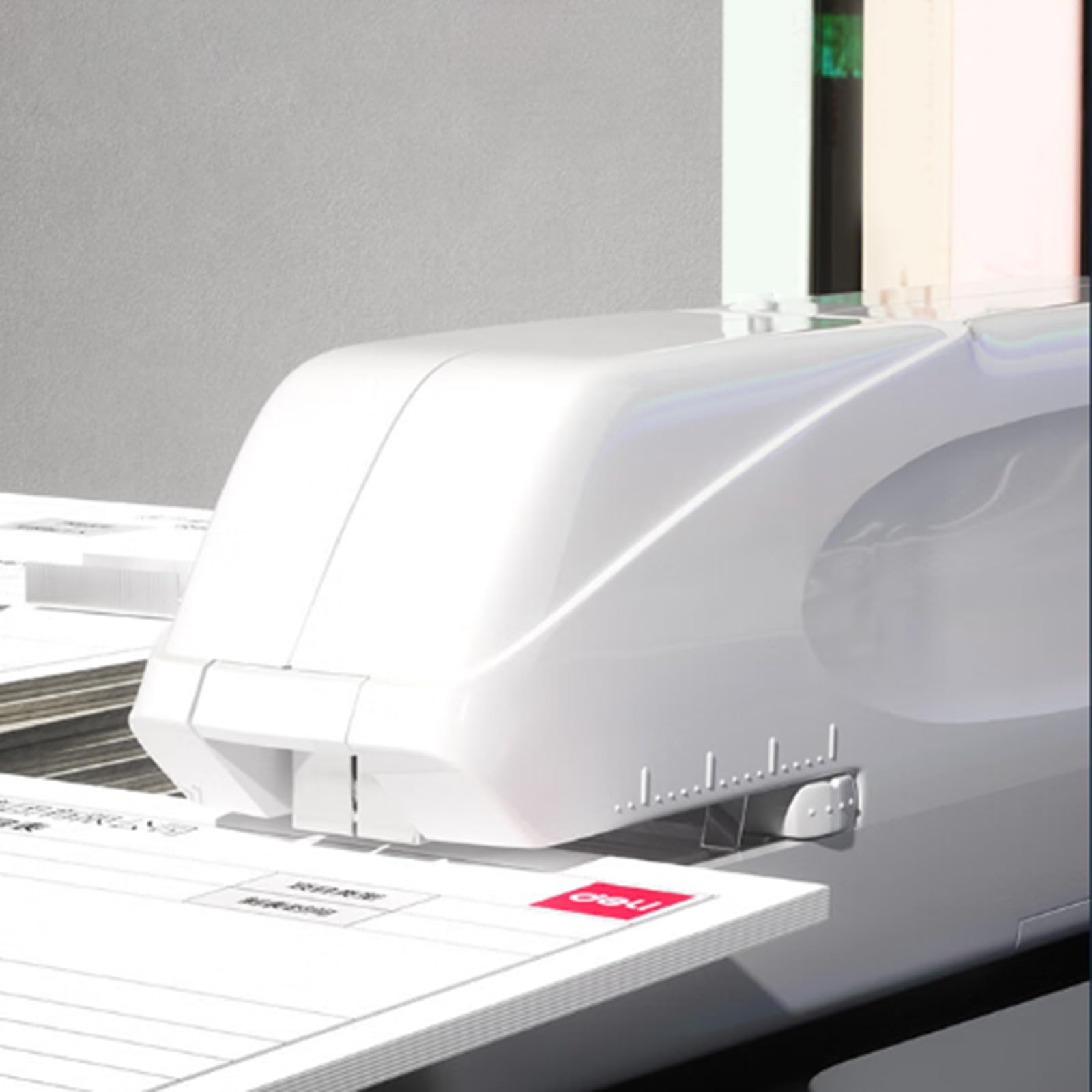Cucitrice elettrica da ufficio portatile Adattatore con capacità 20 fogli o Cucitrice elettrica automatica da ufficio alimentata a batteria Bianca