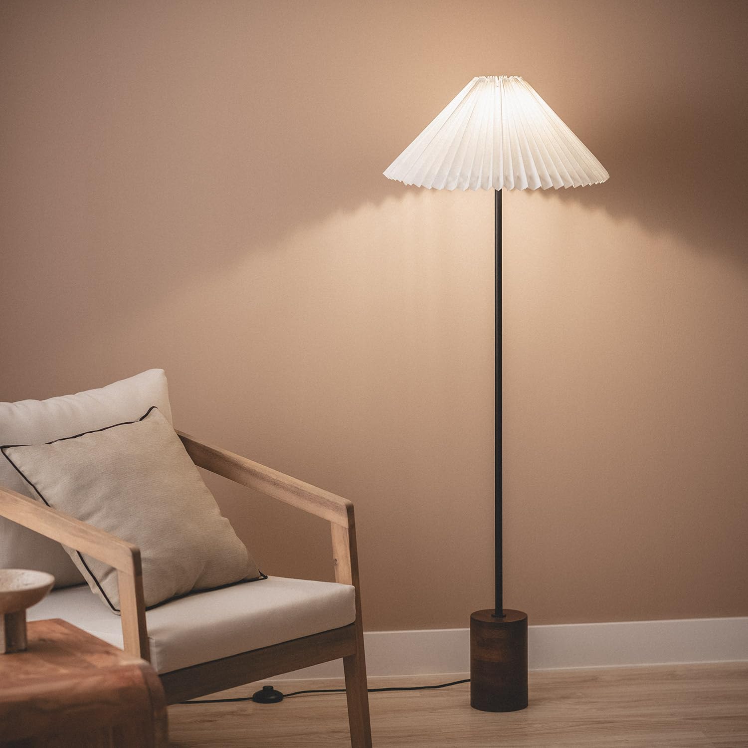 Lámpara de Pie Madera Leonessa Blanco Roto | CasquilloE27