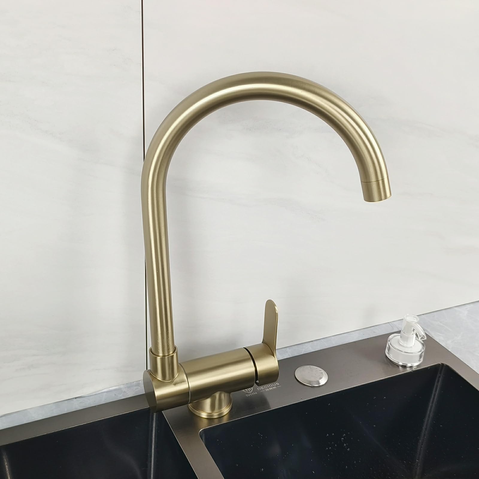 Grifo Cocina Fregadero Abatible Dorado Grifo Cocina Abatible Bajo Ventana | Grifo Cocina Dorado, Grifo De Cocina Abatible Bajo Ventana,Abatible,Diseñado Resolver El Problema De Spertura Fe La Ventana