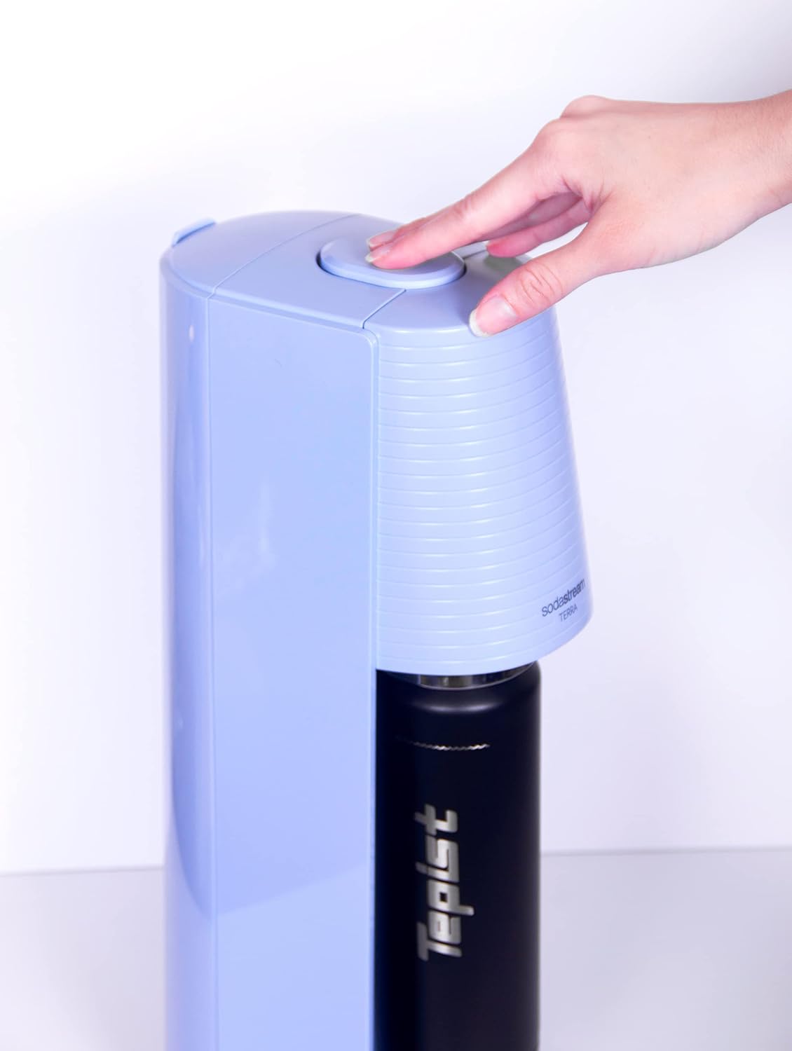 TwentyO 20oz Stainless Steel Bottle Compatible with Sodastream Machines | Powder Coated Black | Vacuum Sealed | Double Walled | Leak-Proof | Easy to Carry | Reusable Bottle - Image 8