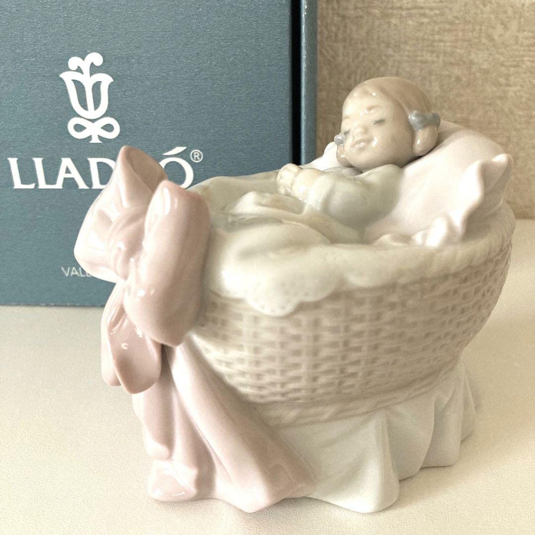 Amazon.co.jp: リヤドロ スイートベイビー 女の子 赤ちゃん LLADRO  