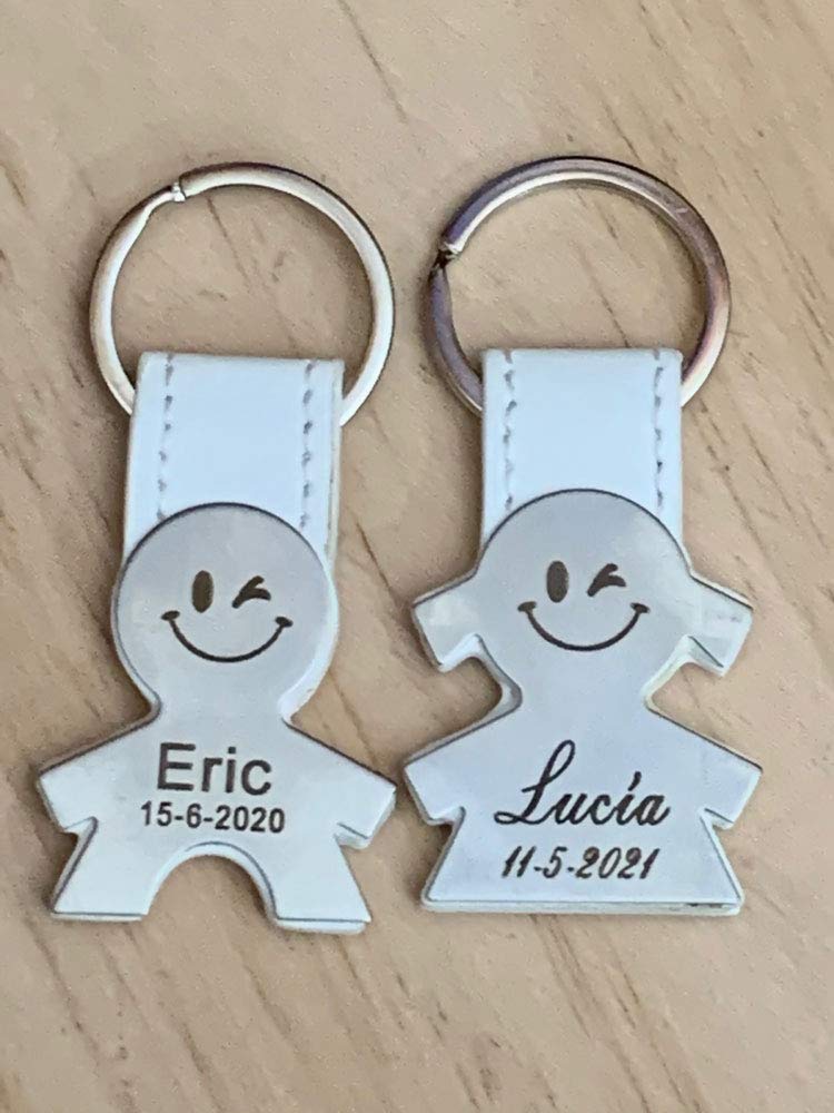 regalo grabado - 25 Llaveros personalizados Silueta de Niño o Niña | Grabados Nombre y Fecha | para Comunión, Bautizo, Cumpleaños | Caja de presentación Negra | Acero, PU | Unidades (25)