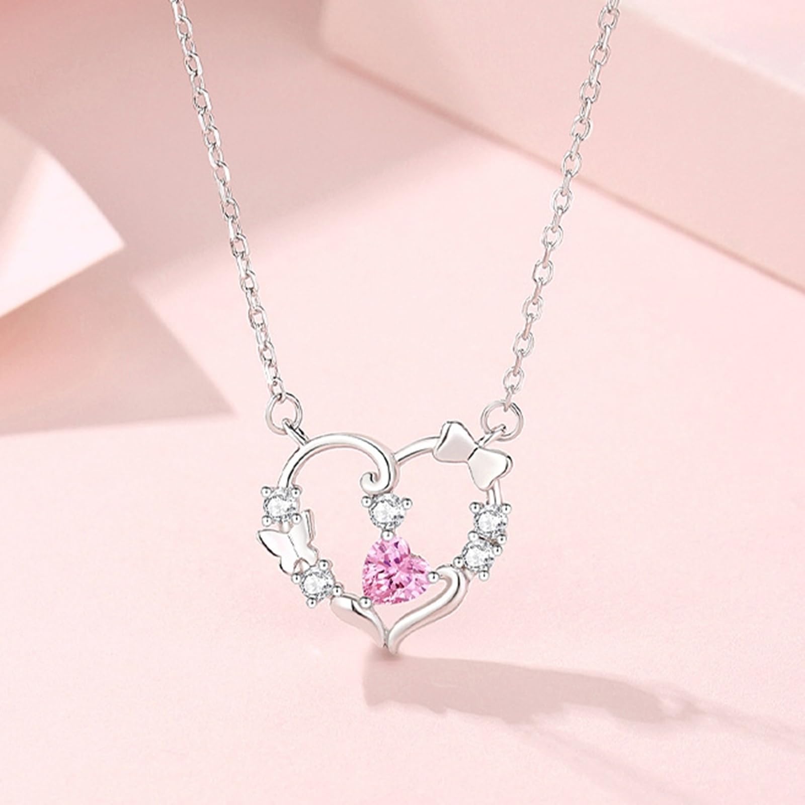 Collares de mariposa para mujer con corona de mariposa de corazón de zafiro creado y moissanita, collar con colgante de corazón para el día de San Valentín