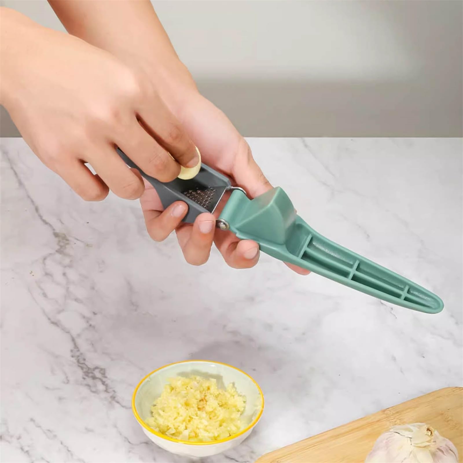 Professionelle Knoblauchpresse aus Edelstahl von ArinkO: Ein erstklassiges Küchengerät zum effizienten Zerkleinern von Knoblauch und Ingwer