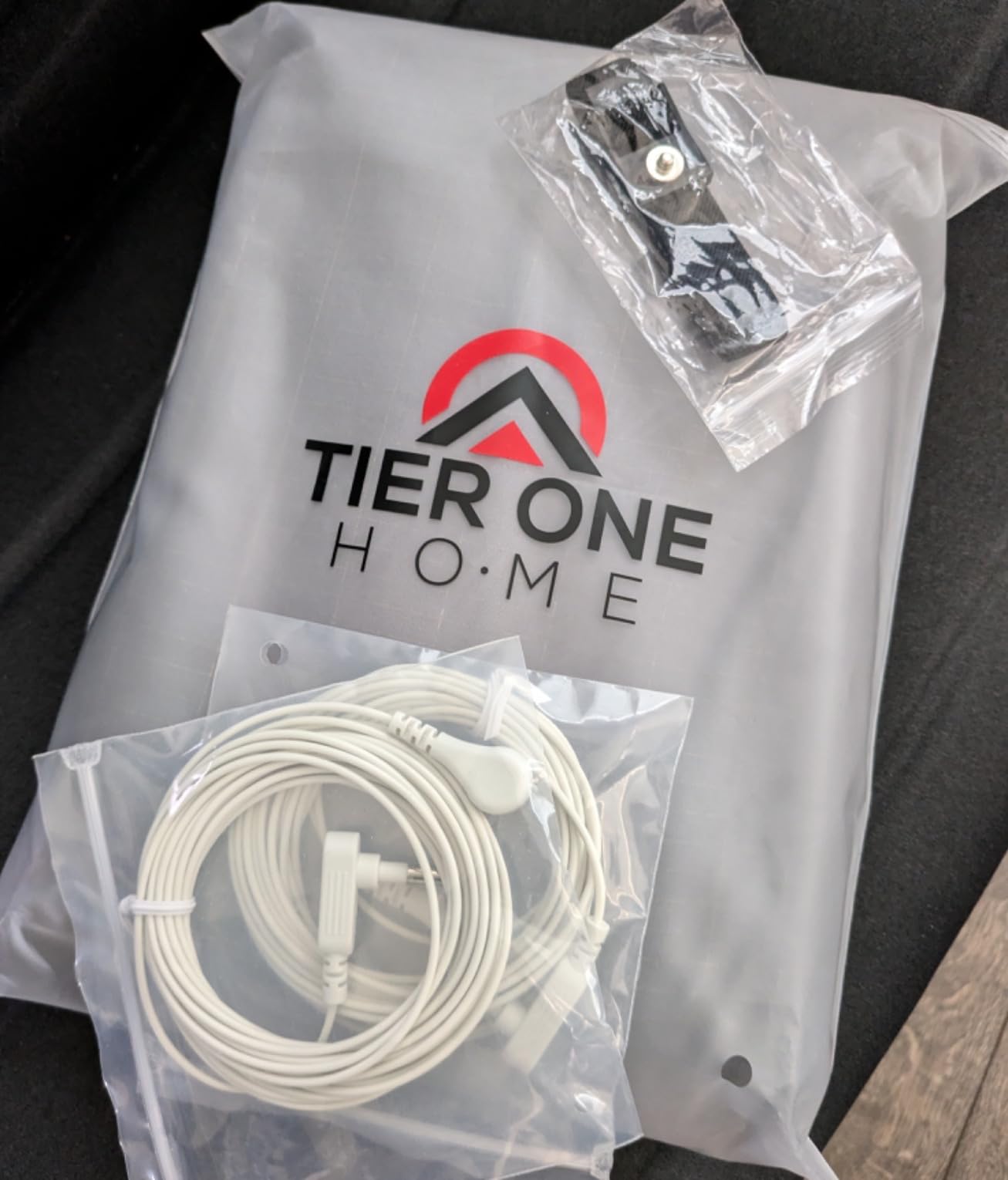 Fitted Grounding Sheets for Earthing, 5% Silver Fiber + 95% Certified Organic Cotton for Better Sleep and Pain Relief. Deep Pockets. Includes Grounding Wristband & Cords