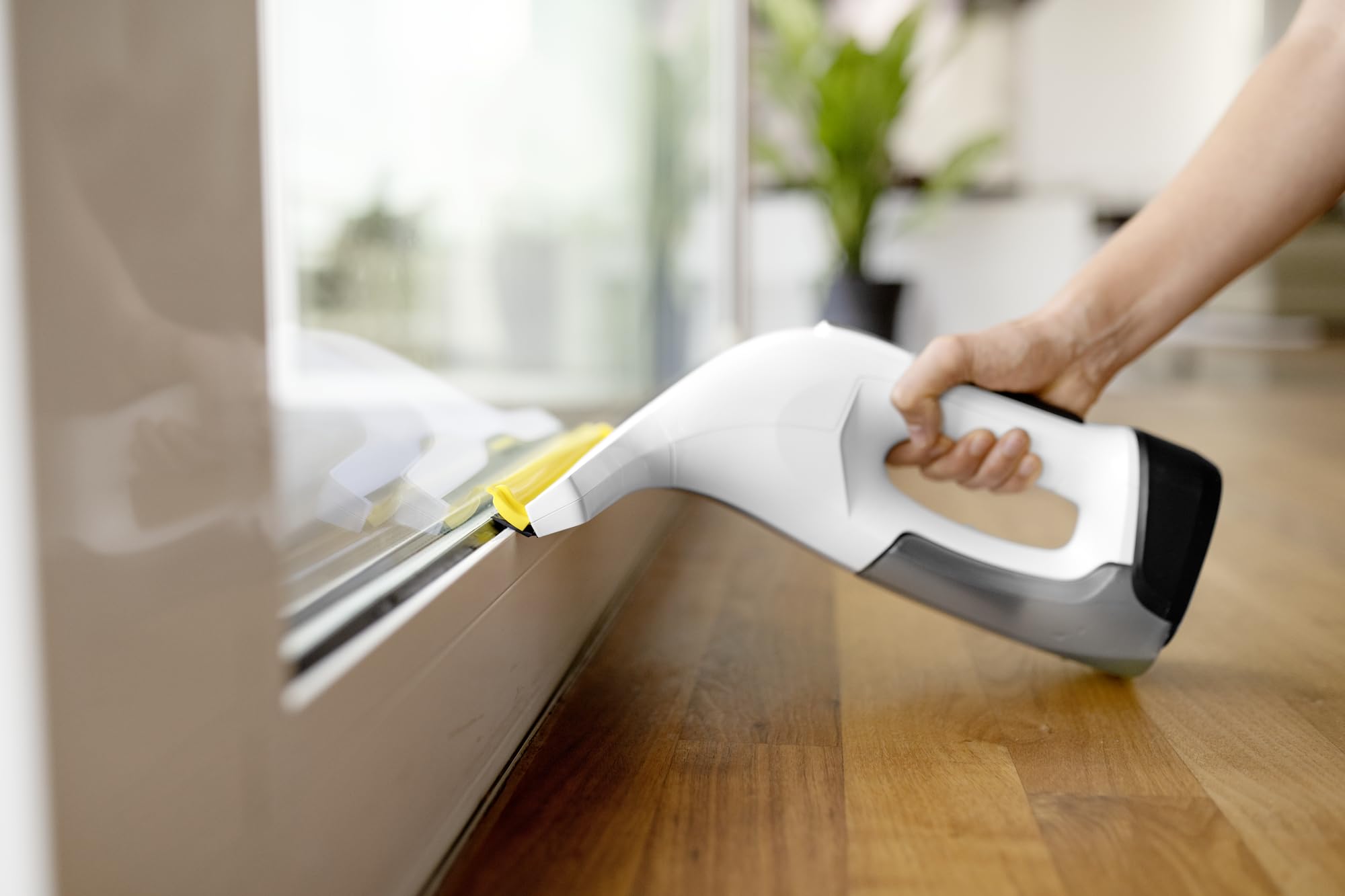 KÄRCHER Nettoyeur de vitres sans Fil WV 5 Ultra Care, autonomie : 45 Min, lèvre en Silicone Xtra!Flex® & Technologie 360° Comfort!Clean, réservoir : 150 ML, pulvérisateur avec bonnette en Microfibres