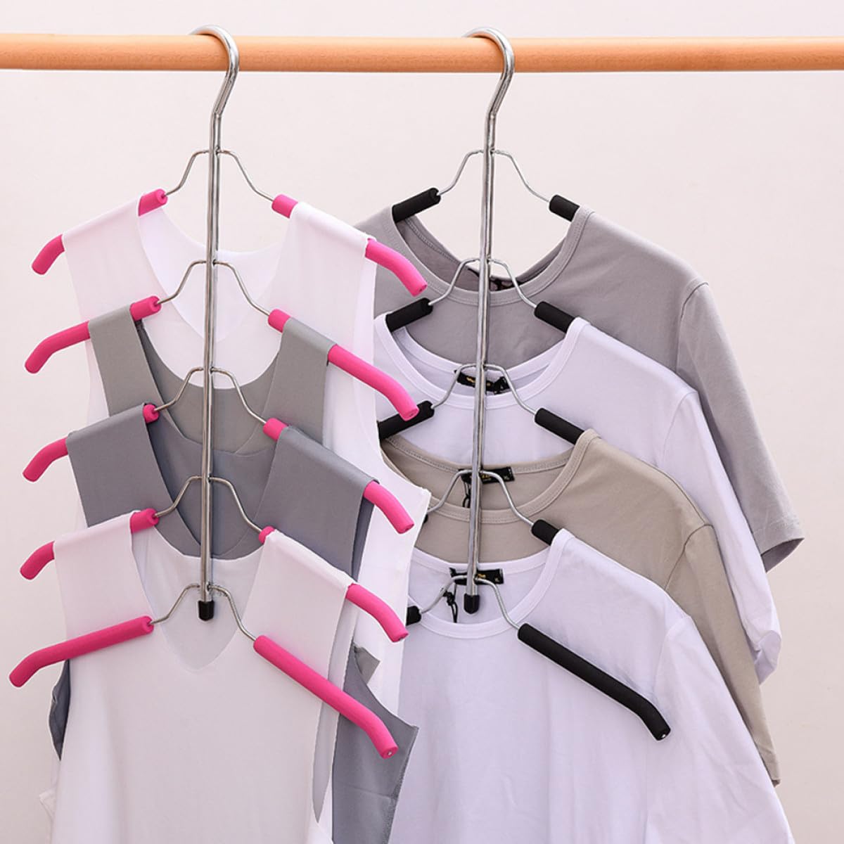 Organizador de Perchas Antideslizante Negro de Espuma y Cromo, 2 Unidades para Ahorrar Espacio y Organizar Camisetas y Blusas Armario