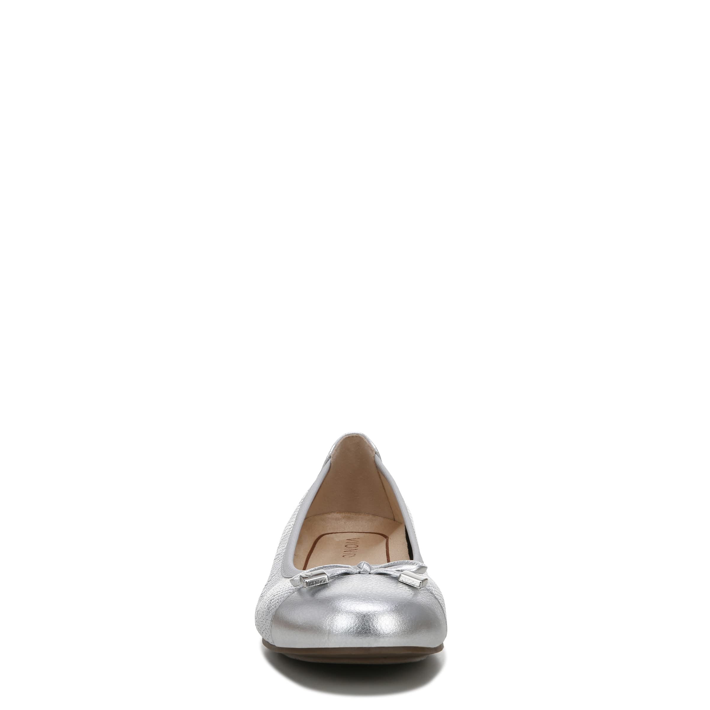 vionic silver dress shoes Vionic Women's Winny Sneaker 6.5 Silver Leather