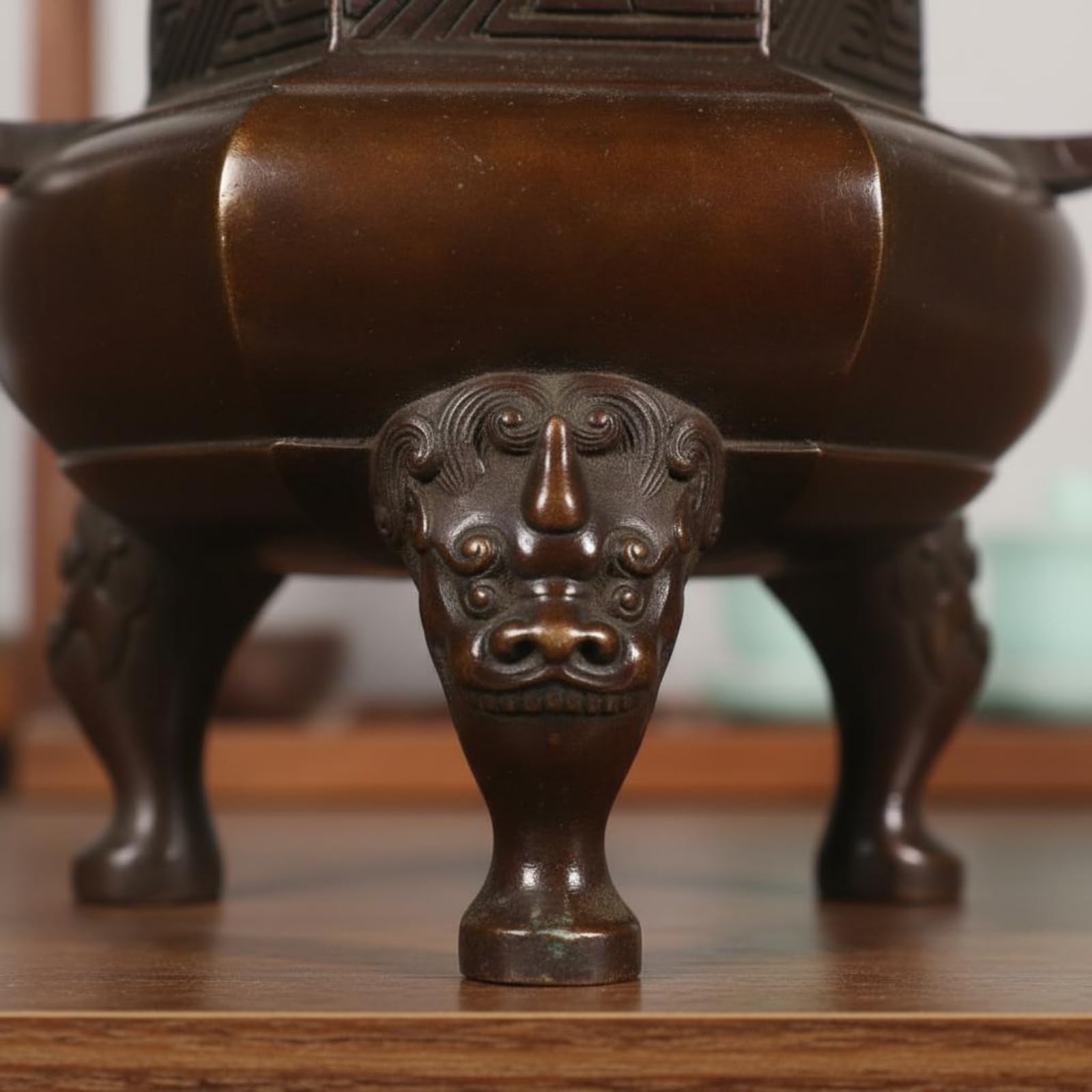 LOVIVER de Cobre Quemador Sahumador Brasero Recipiente con Tapa de Latón Ornamental con Asas Curvas y Base Tallada Adecuado para Meditación Altar Interiores Formales