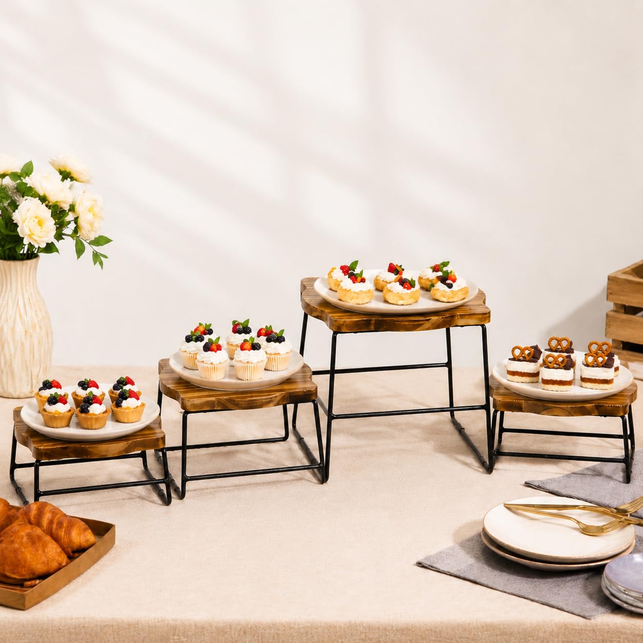 ZENFUN Lot de 4 rehausseurs de buffet en bois, rehausseurs de table à dessert, support de plat à pizza, support à cupcakes et rehausseurs en bois, plateau et support d'assiette
