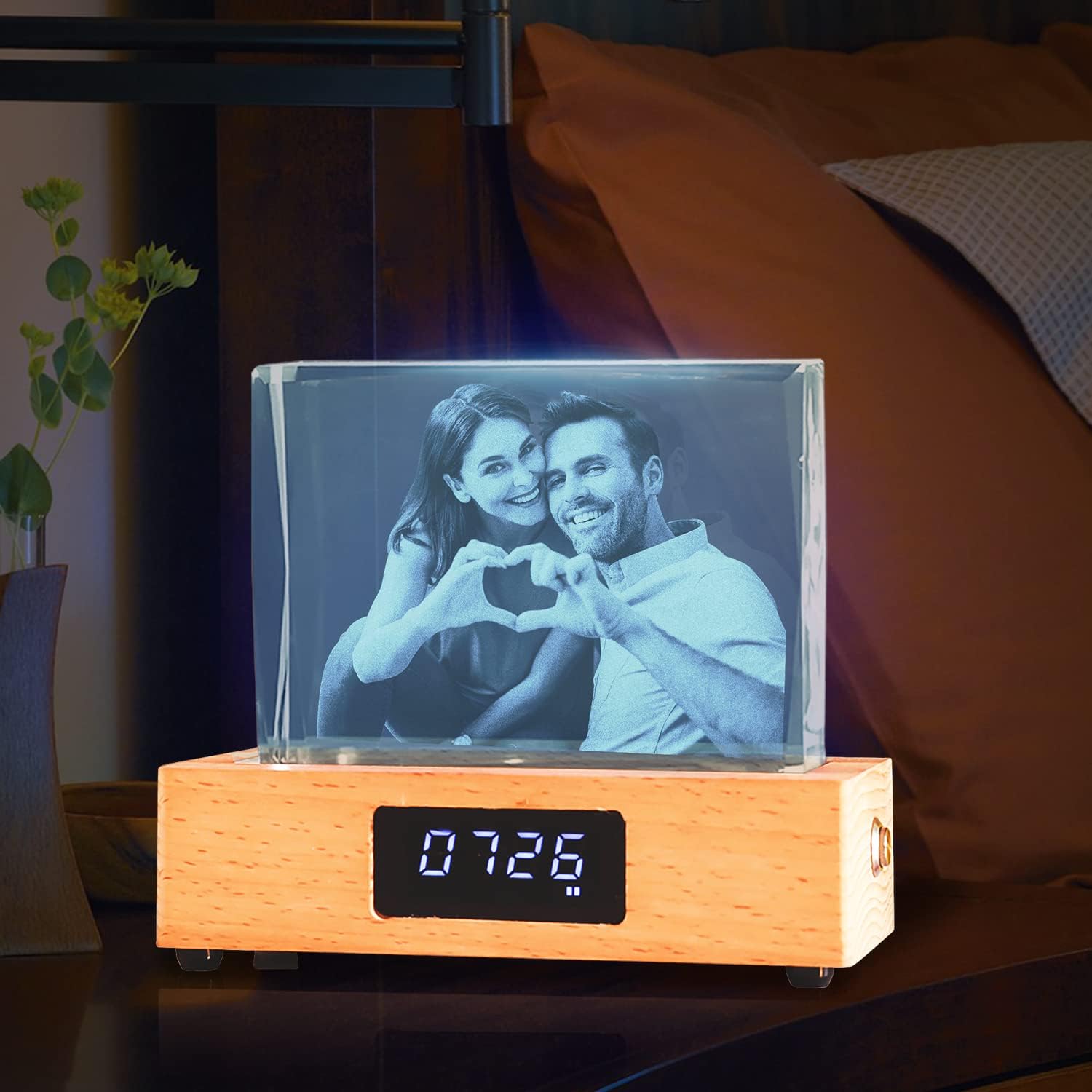 Personalized Custom Photo Creative Gift Decoration Luminous Crystal Bluetooth Music Box with Clock Display to Send Girlfriends and Friends Anniversary Wedding Gifts