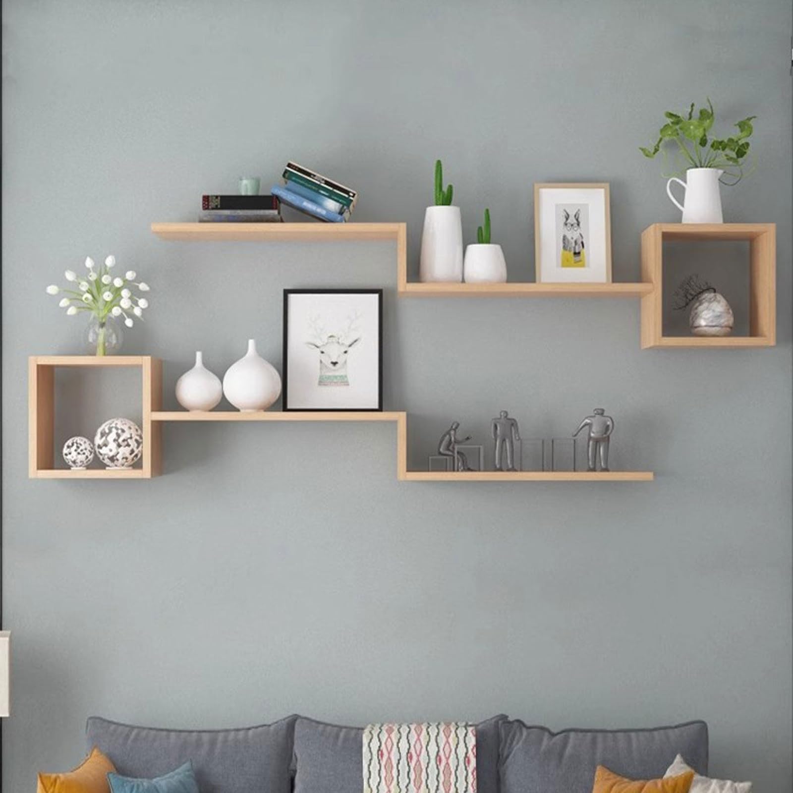 Étagère murale bois robuste pour optimiser les petits salons encombrés