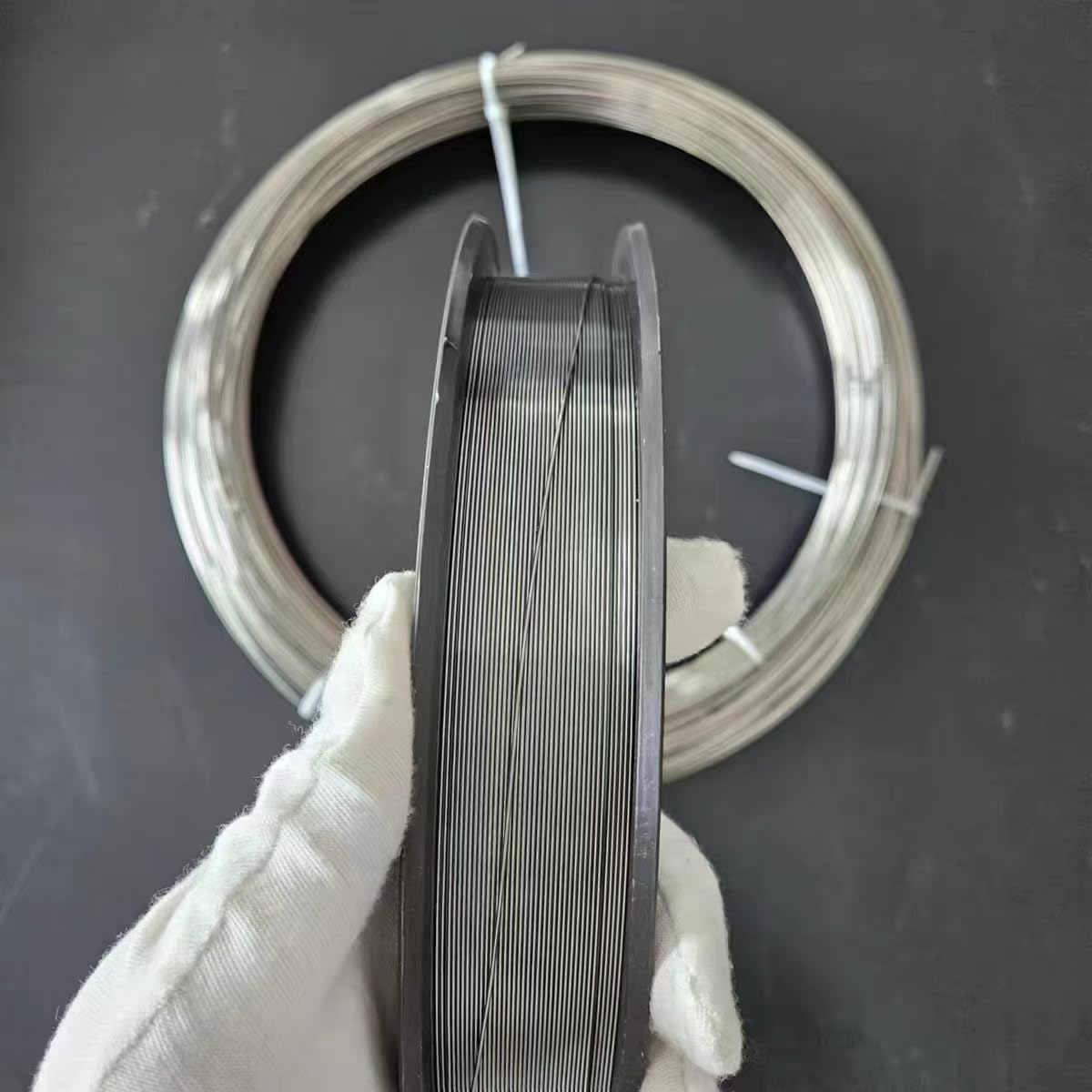 High Purity Ta ? 99.99% Tantalum Wire, Pure Metal Element Tantalum Fine Tantalum Wire for Experimental Use in Scientific Research Institutes (1, ?0.1mm * 1000mm)