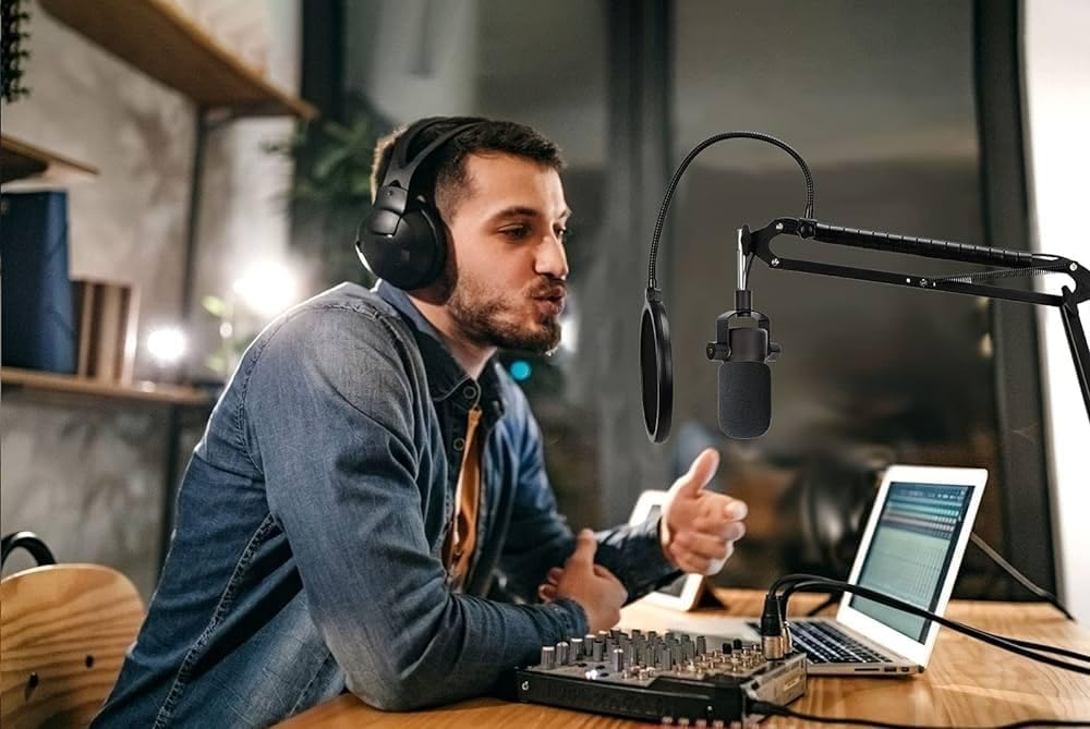 Rode PodMic USB Dynamic Podcasting Microphone view 2