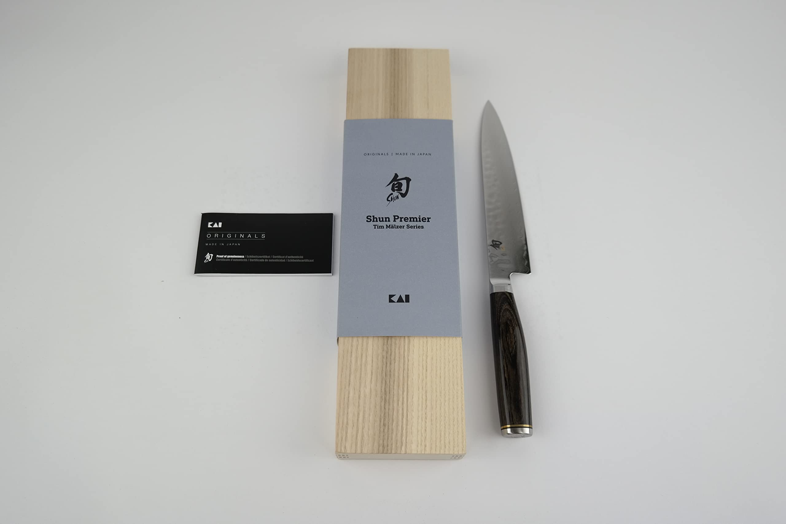 Kai Shun Classic Premier Tim Mälzer | TDM-1701 Coltello multiuso ultra affilato | Lama di Damasco 15 cm + tavola in legno massello 30x18 cm