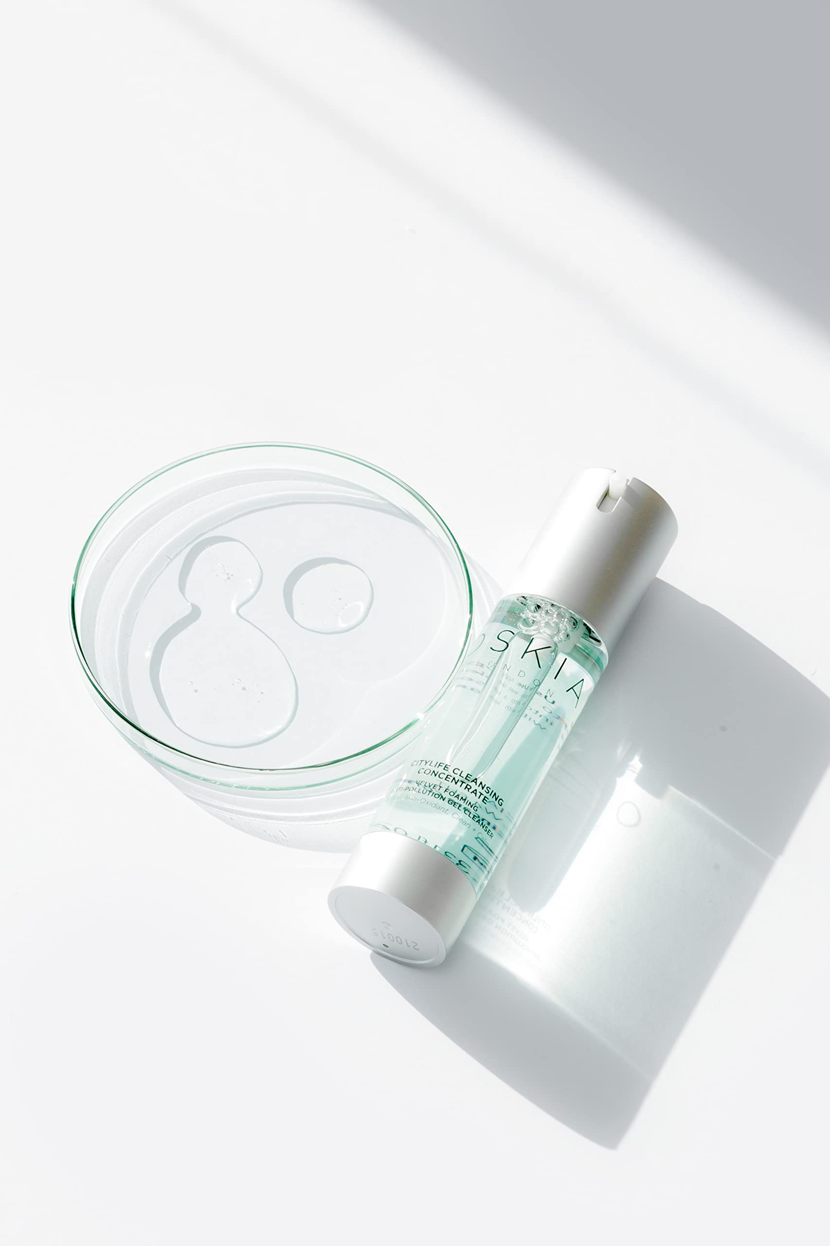 OSKIA Citylife Cleansing Concentrate - Cleansing Gel with Anti-Pollution Technology - 100ml, 40 ml (Pack of 1) - Image 3