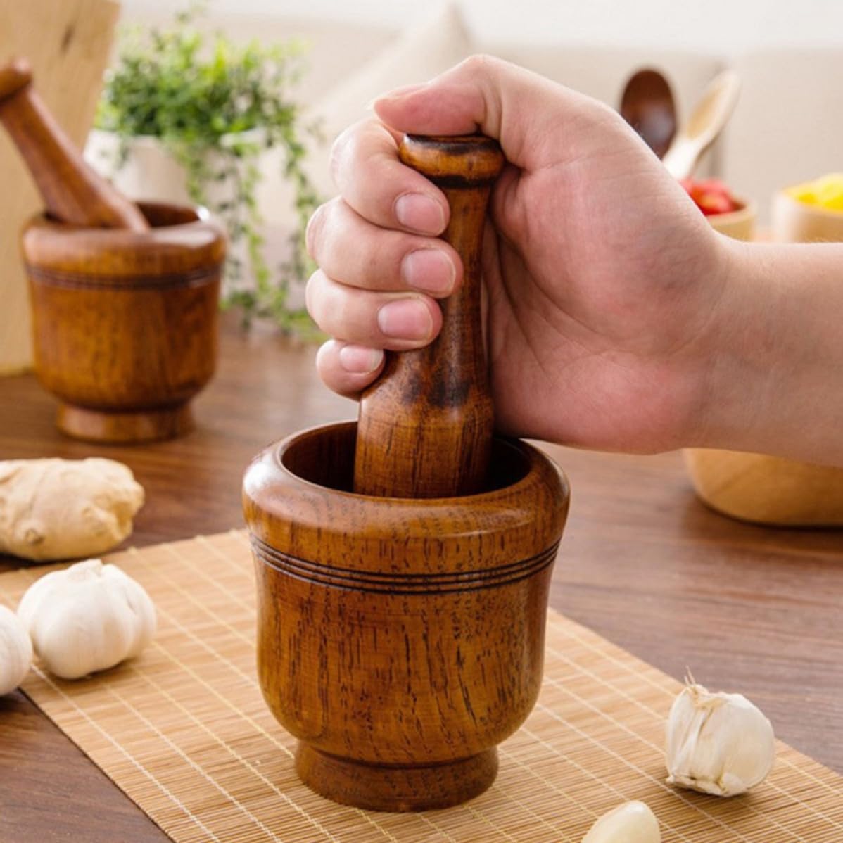 Garneck Wooden Garlic Masher and Pestle Set with Ergonomic Design, Portable Wooden Pedestal Bowl for Kitchen and Pharmacy Use, for Crushing Nuts and Spices