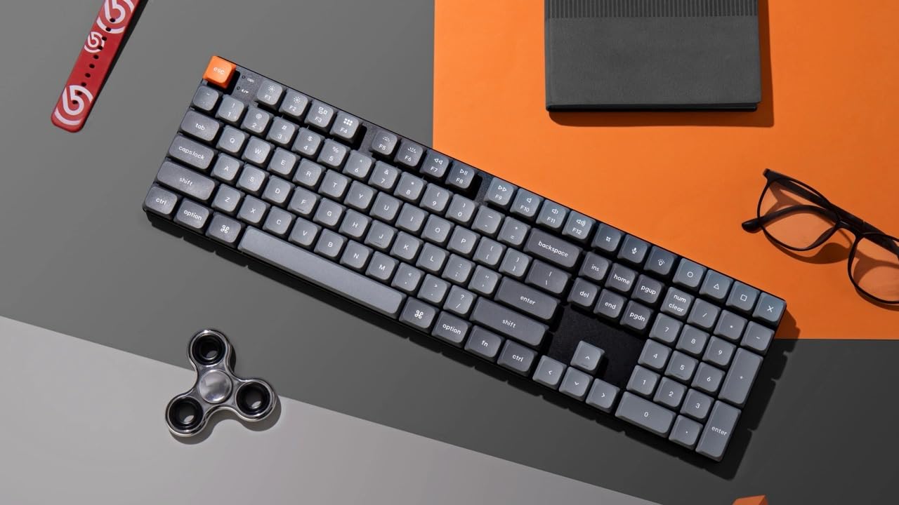 Keychron K5 Max Tastiera Meccanica ultra-sottile senza fili, programmabile QMK/VIA, 3 modalità Bluetooth/2,4 GHz/Cavo con LED bianco, Low Profile Gateron Red Switch, copritasti in PBT