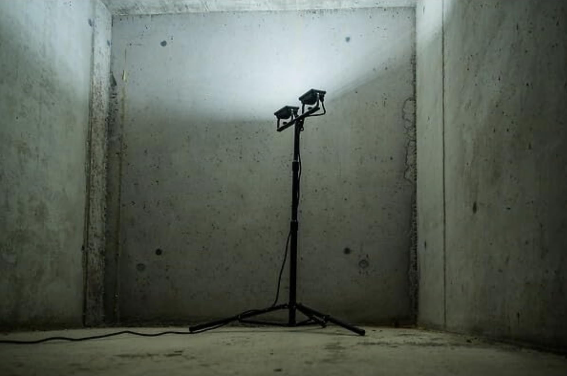 VONROC Baustrahler LED mit Stativ - LED Arbeitsstrahler höhenverstellbar [Einzeln Dreh- und Schwenkbar] Arbeitsleuchte für den Innenbereich [IP65 Schutz] (2x 50W)