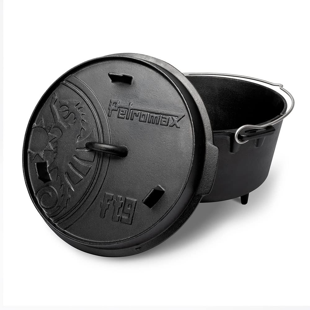 Petromax Feuertopf (Dutch Oven) Set´s (FT9, planer Boden) | Original Gusseisen | mit Deckelheber und Pflegepaste | ohne Einbrennen | Einsteiger-Set | robust & vielseitig