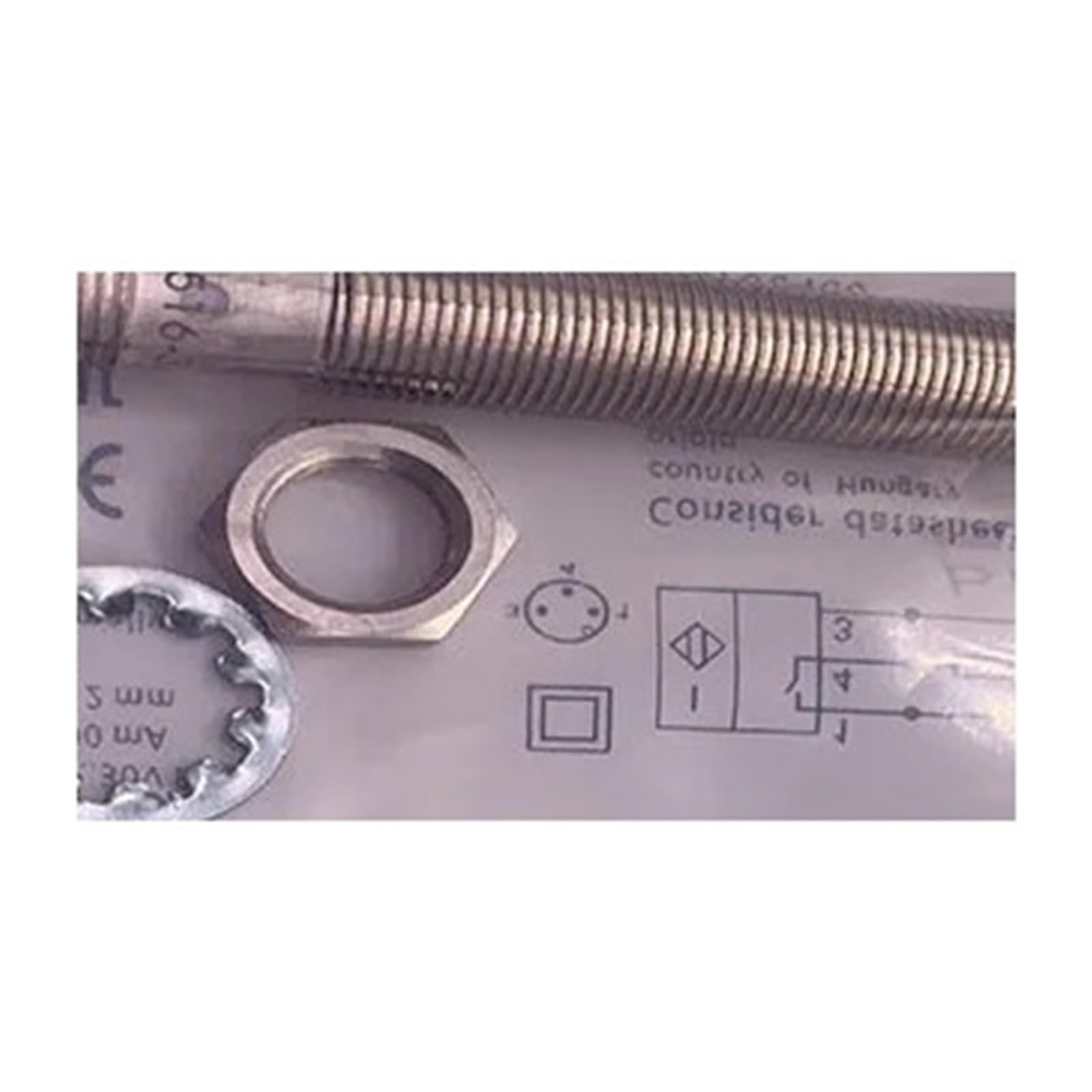 Capteur de proximité BES516-300-S254-S49 pour automatiser les lignes d'assemblage
